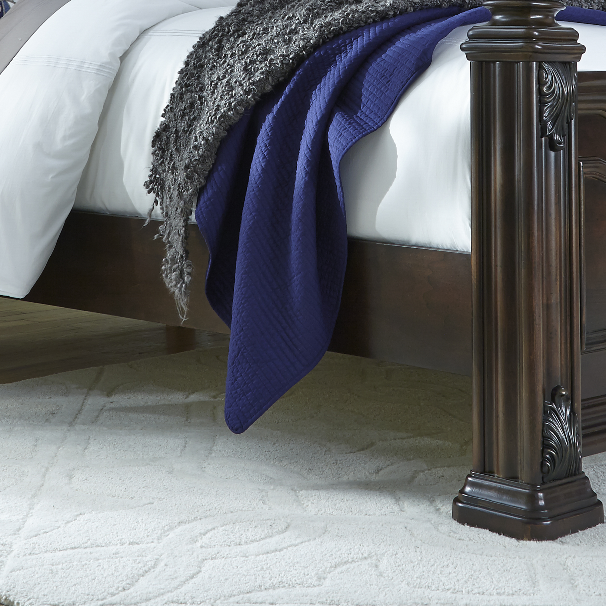 Model: 737-BR72 | Liberty Furniture Queen Poster Rails
