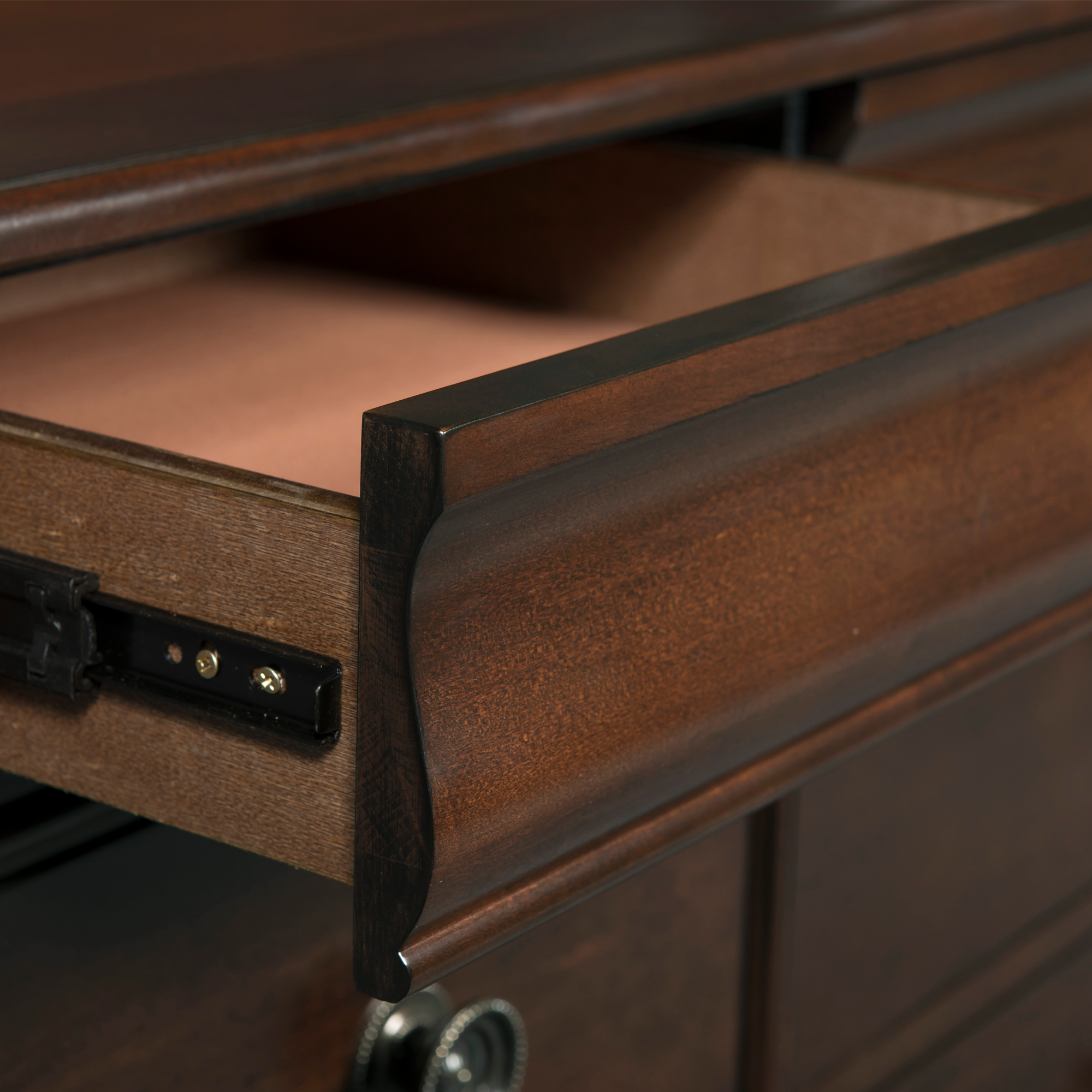 Model: CM750QB3PC | Elements Cameron Cherry Queen Panel 3PC Bedroom Set
