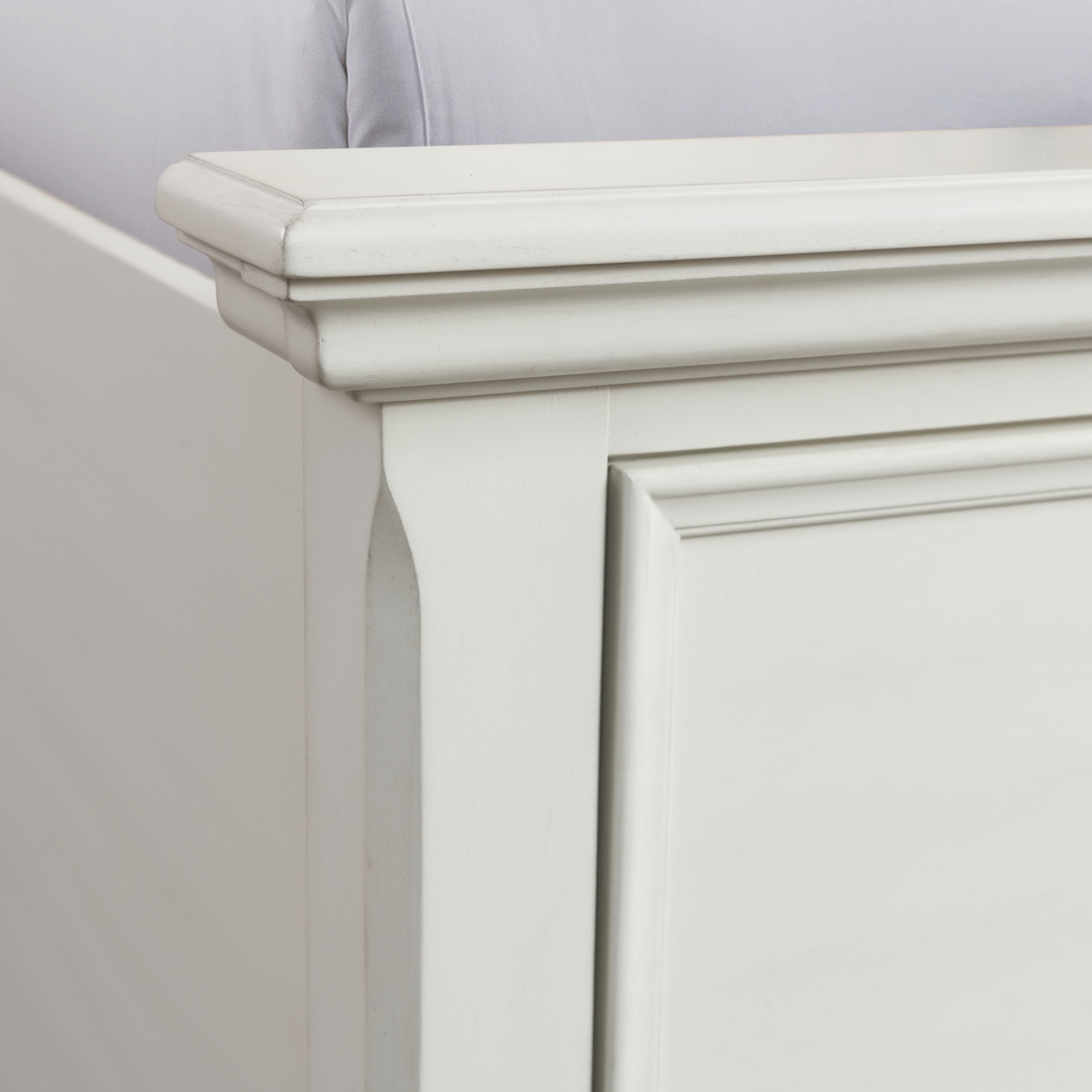 Model: SR650QB | Elements Slater Queen Bed in Antique White