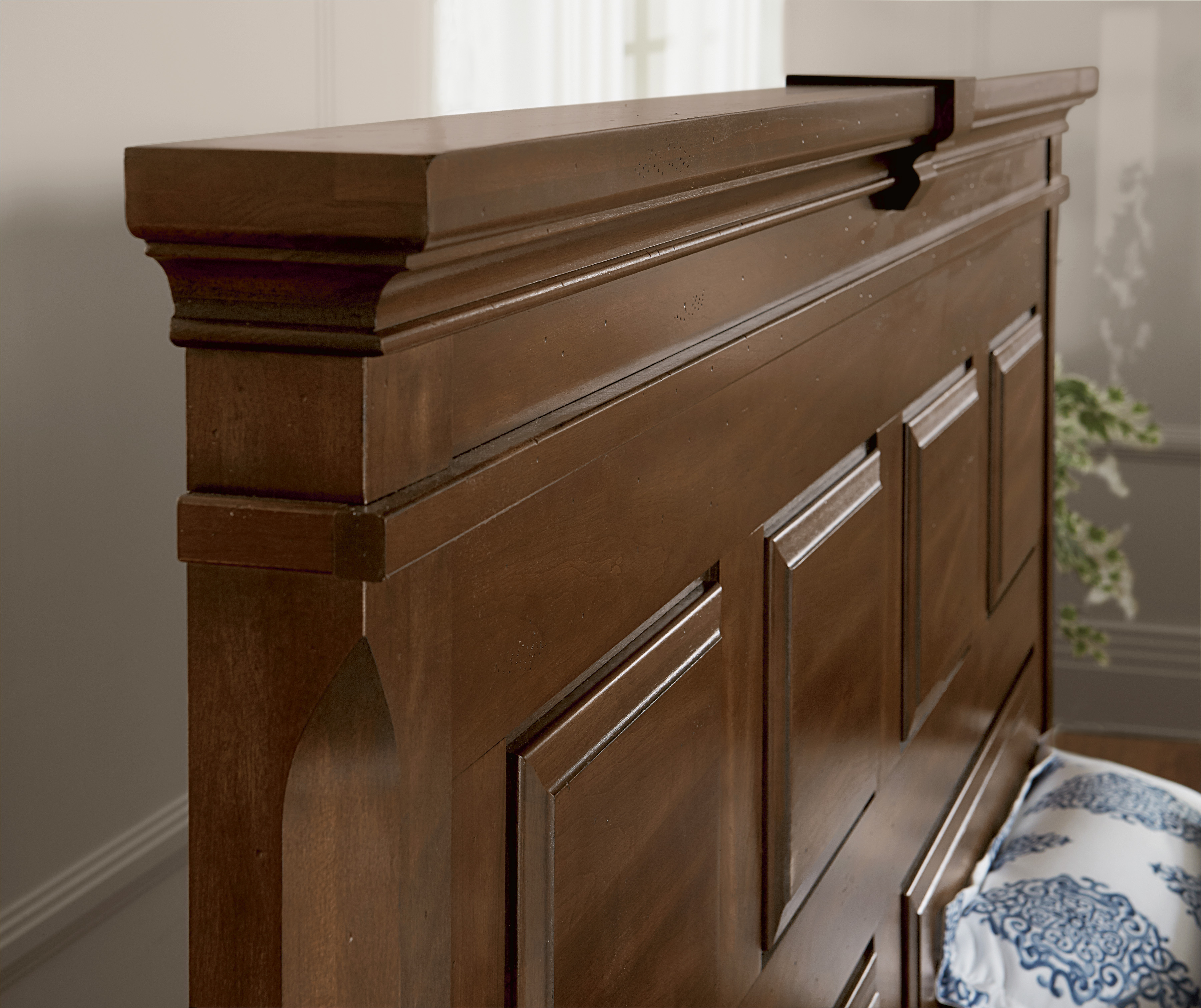 Model: 110-559-955-722 | Artisan & Post by Vaughan-Bassett Queen Mansion Bed