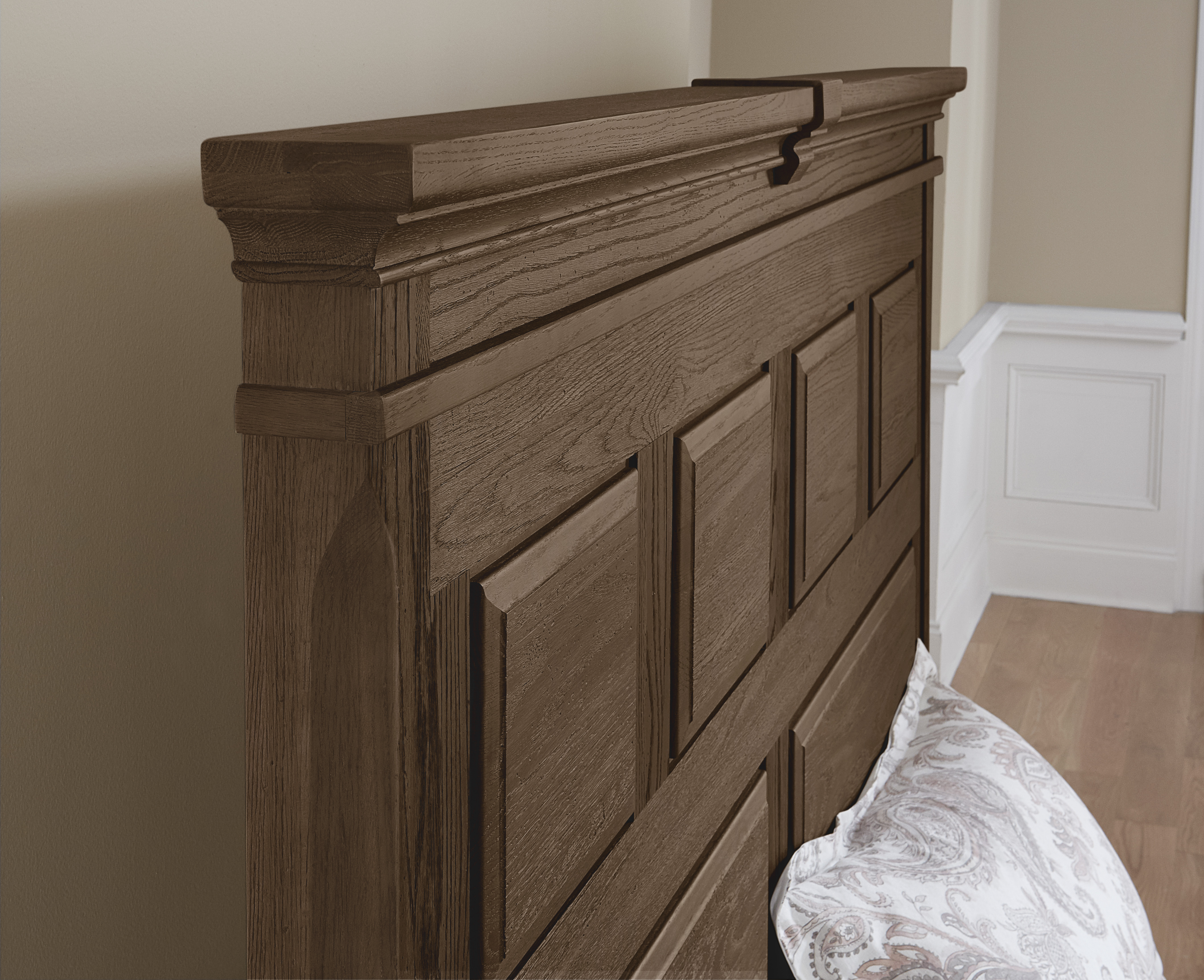 Model: 112-559-955-822 | Artisan & Post by Vaughan-Bassett Queen Mansion Bed With Decorative Rails