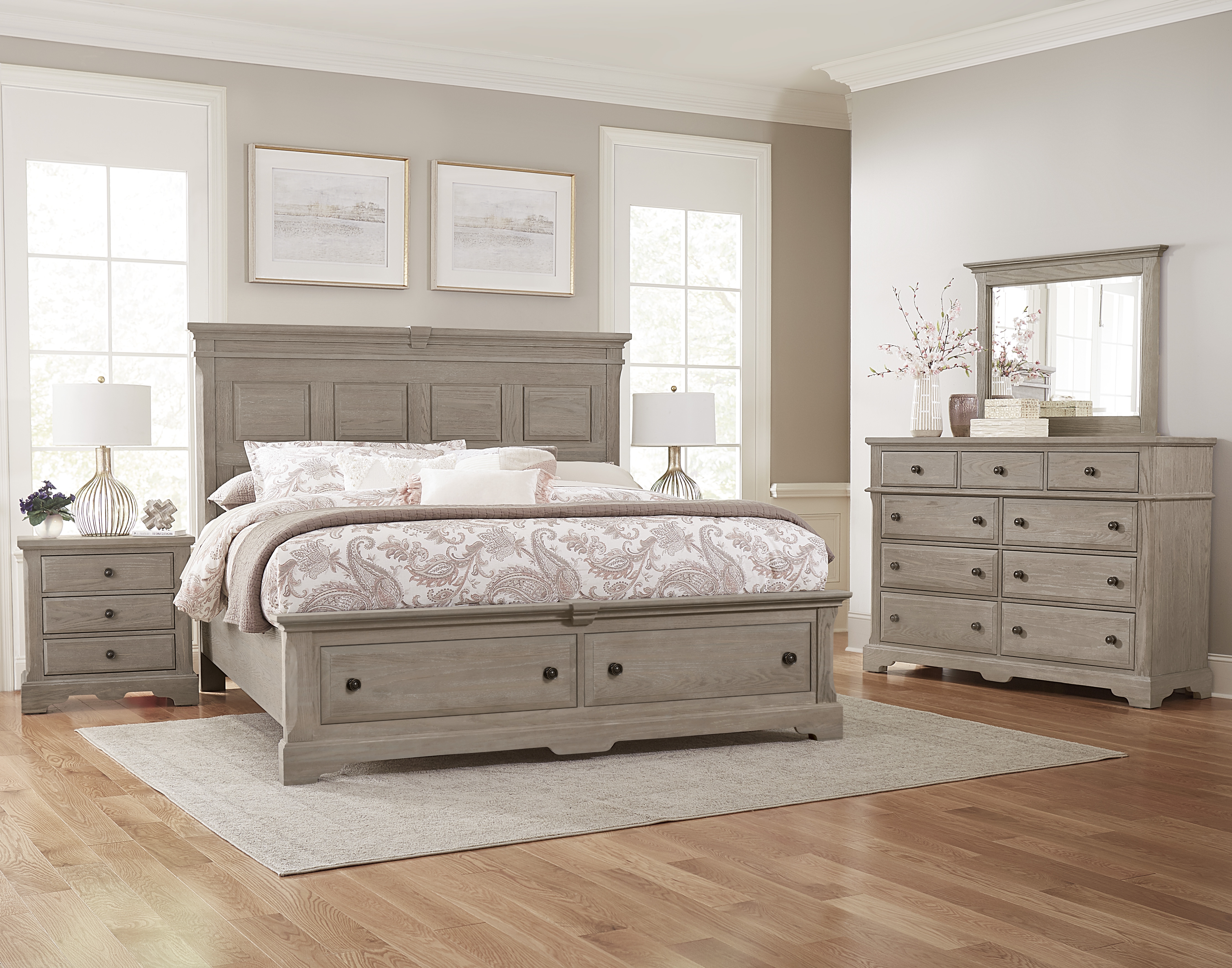 Model: 114-559 | Artisan & Post by Vaughan-Bassett Mansion Hdbd 5/0