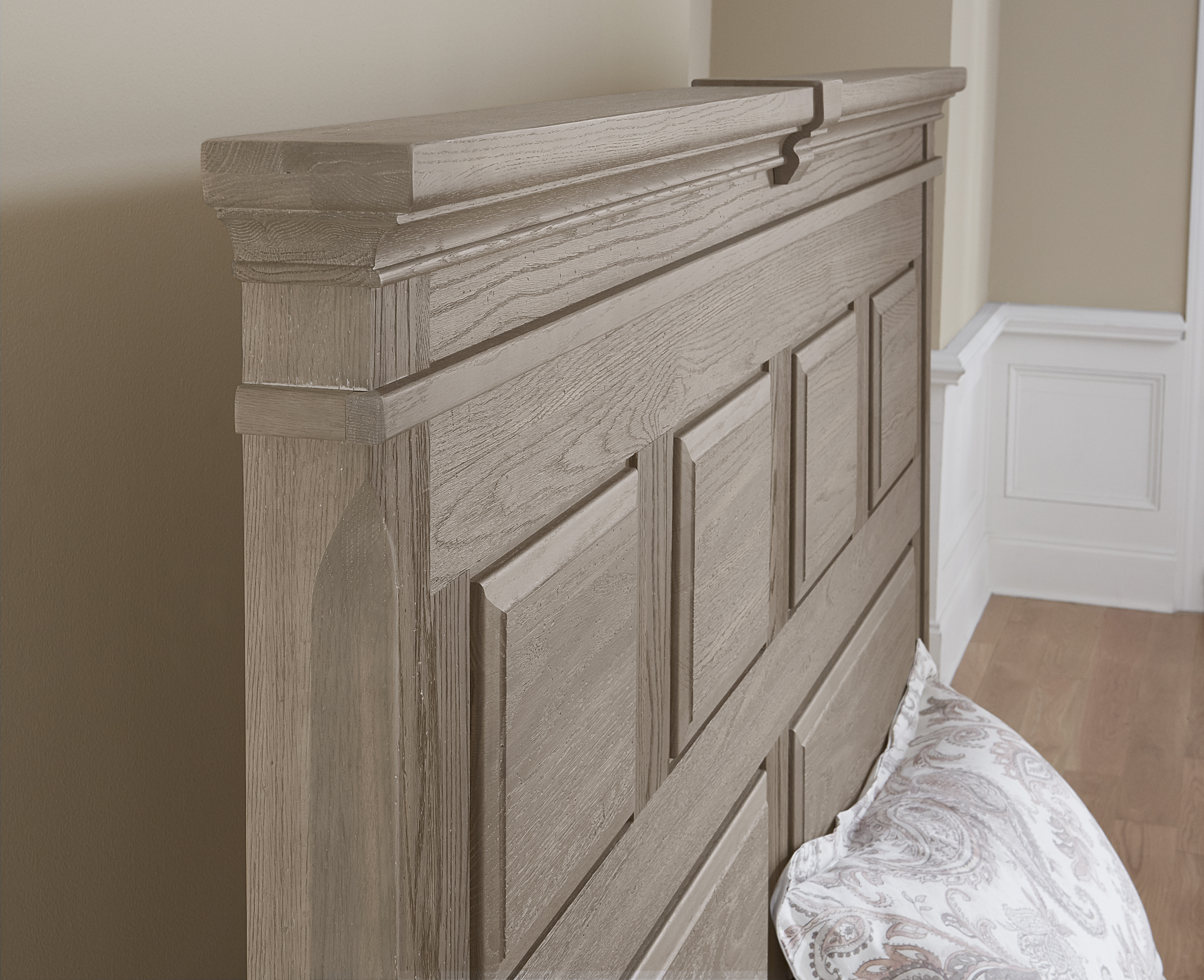 Model: 114-669-966-833-MS2 | Artisan & Post by Vaughan-Bassett King Mansion Bed With Decorative Rails
