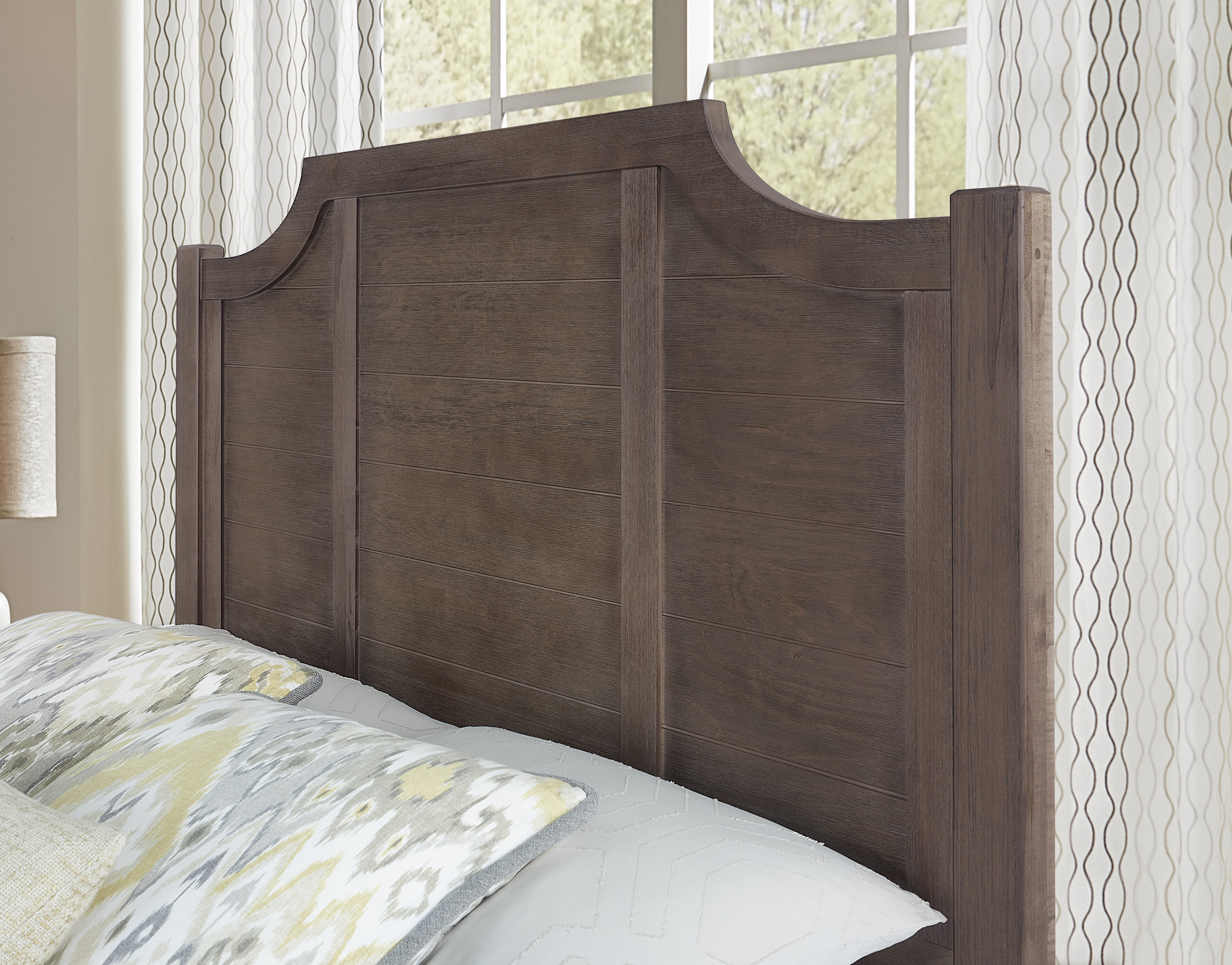 Model: 117-667-066B-502-666 | Artisan & Post by Vaughan-Bassett King Scalloped Storage Bed