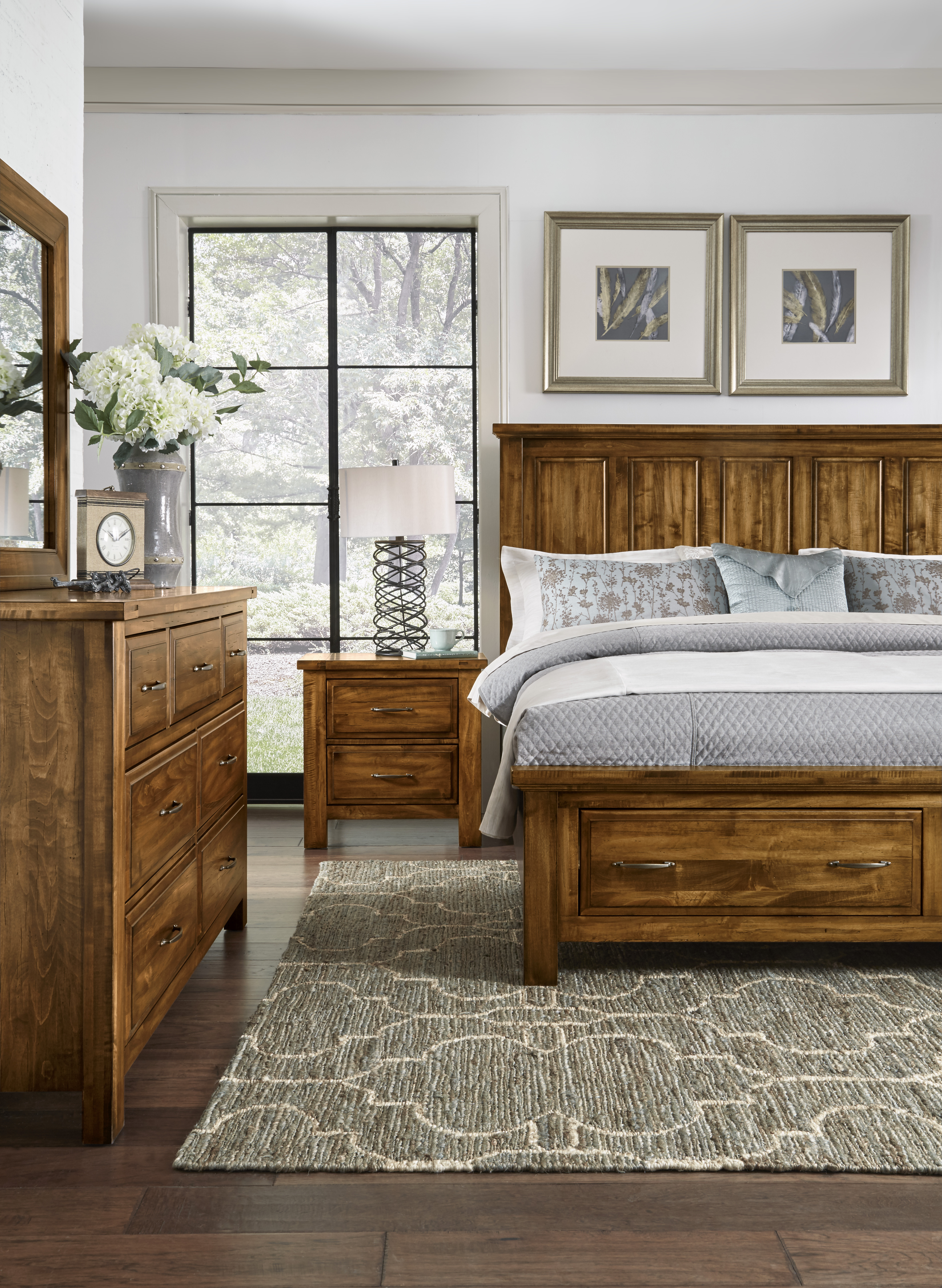 Model: 118-669 | Artisan & Post by Vaughan-Bassett Mansion Hdbd 6/6