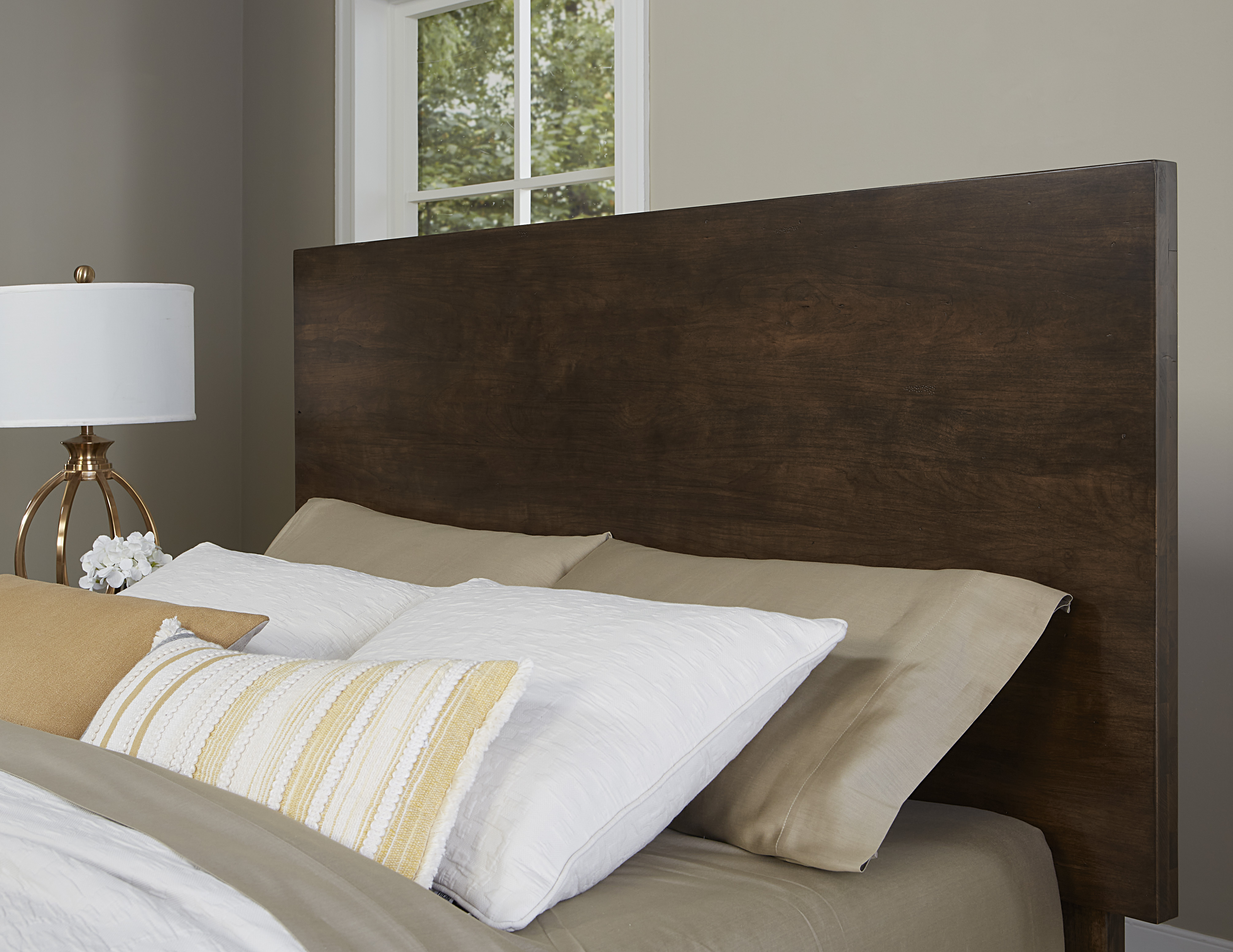 Model: 150-669-966-933-MS2 | Artisan & Post by Vaughan-Bassett King Plank Bed