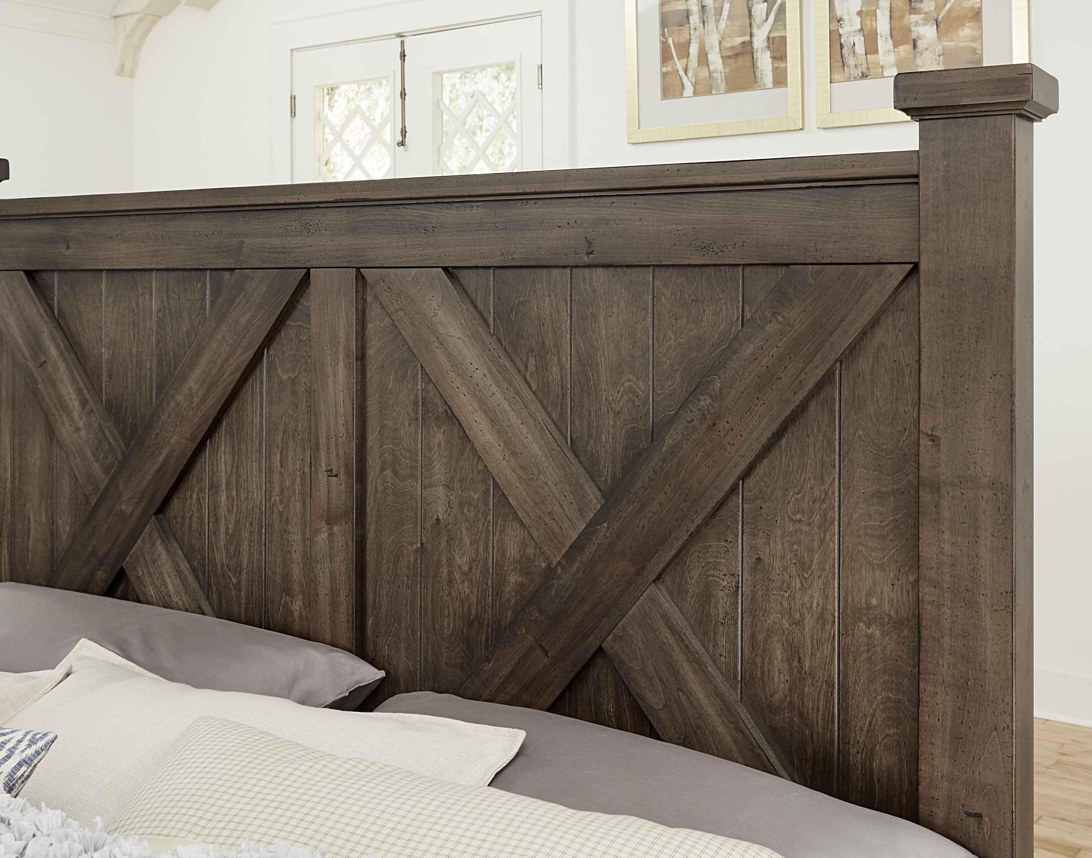 Model: 170-557-755-922 | Artisan & Post by Vaughan-Bassett Queen X Bed With X Footboard