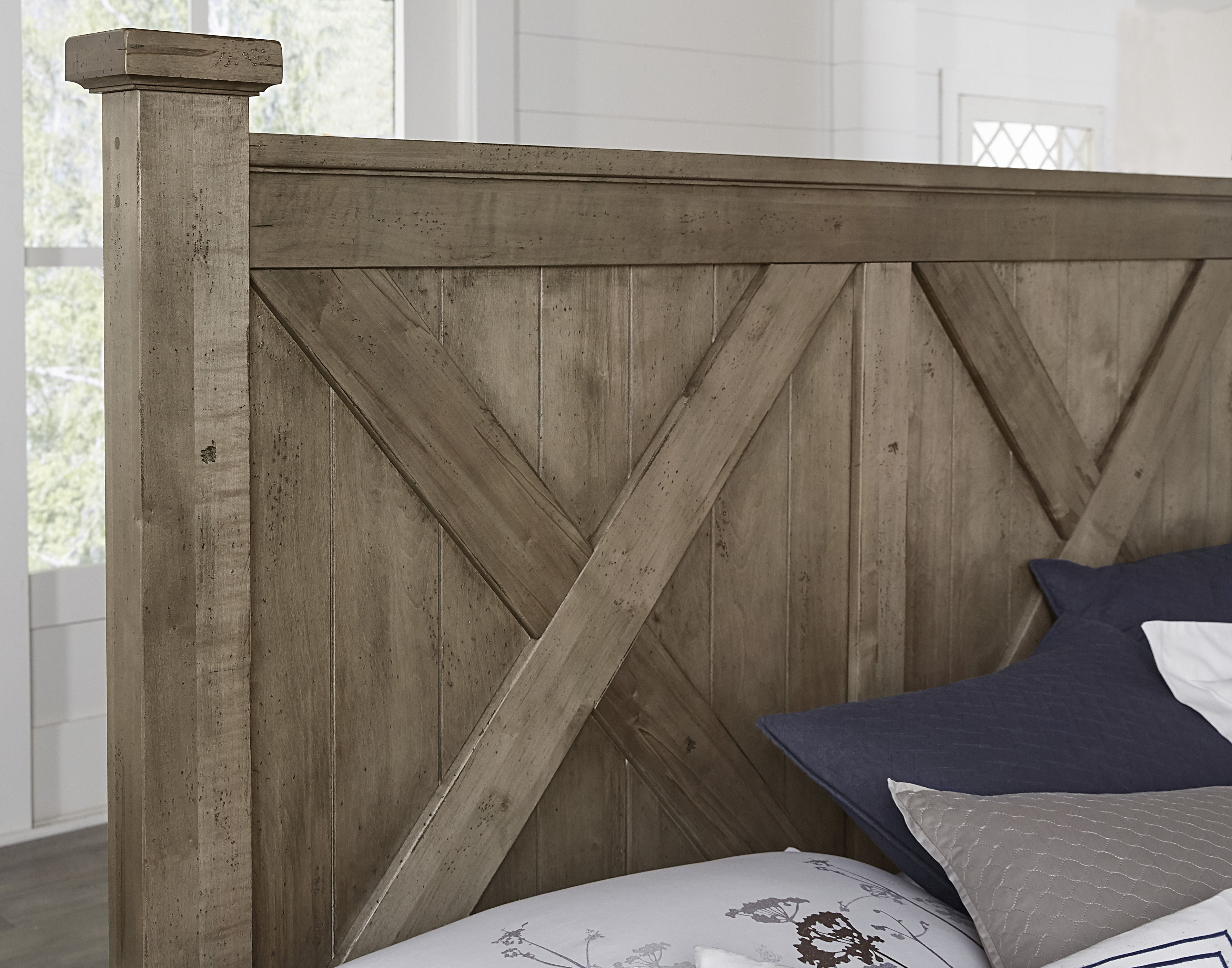 Model: 172-557-050B-502-555 | Artisan & Post by Vaughan-Bassett Queen X Bed With Footboard Storage