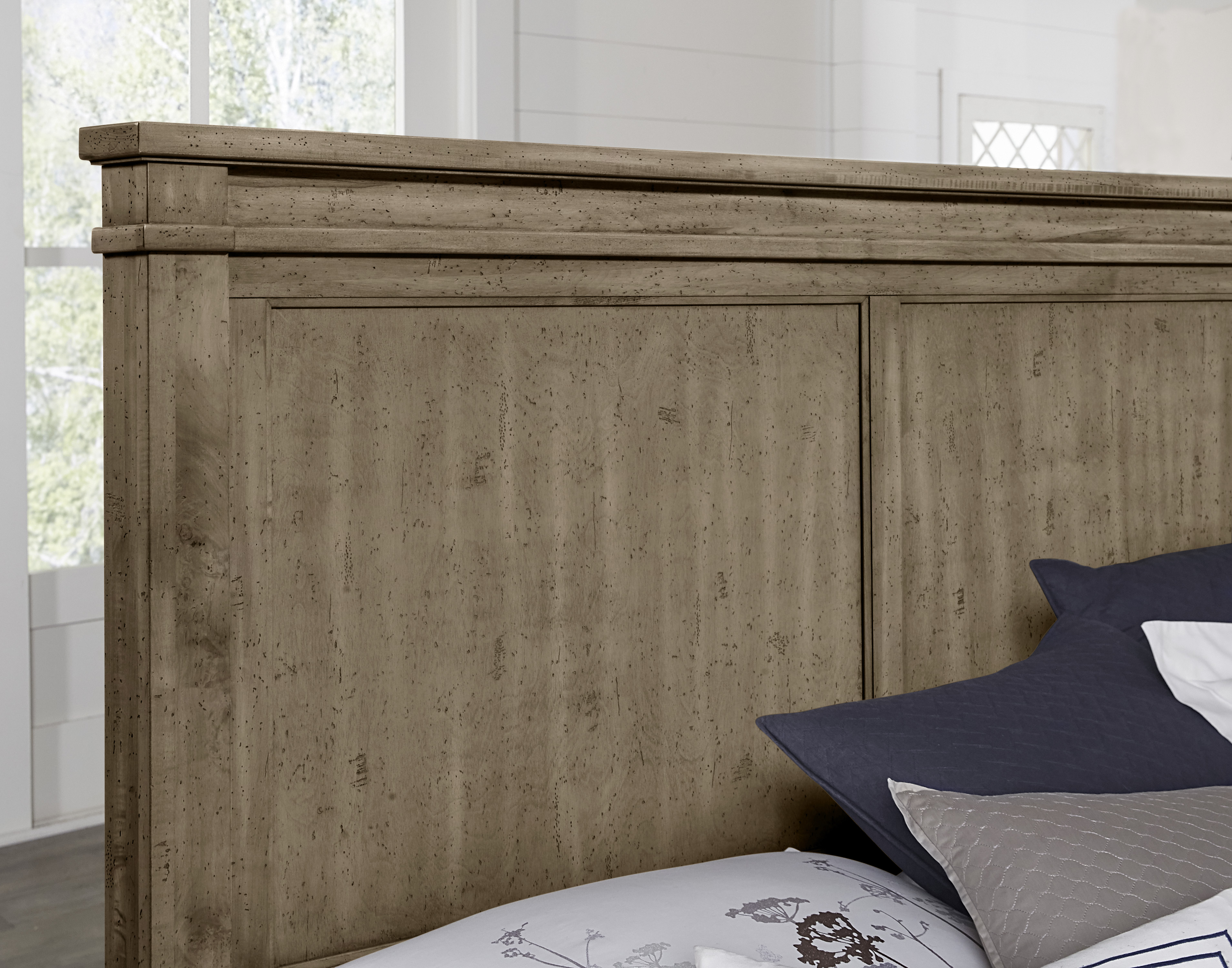 Model: 172-661-066B-602 | Artisan & Post by Vaughan-Bassett Cal King Mansion Bed With Footboard Storage
