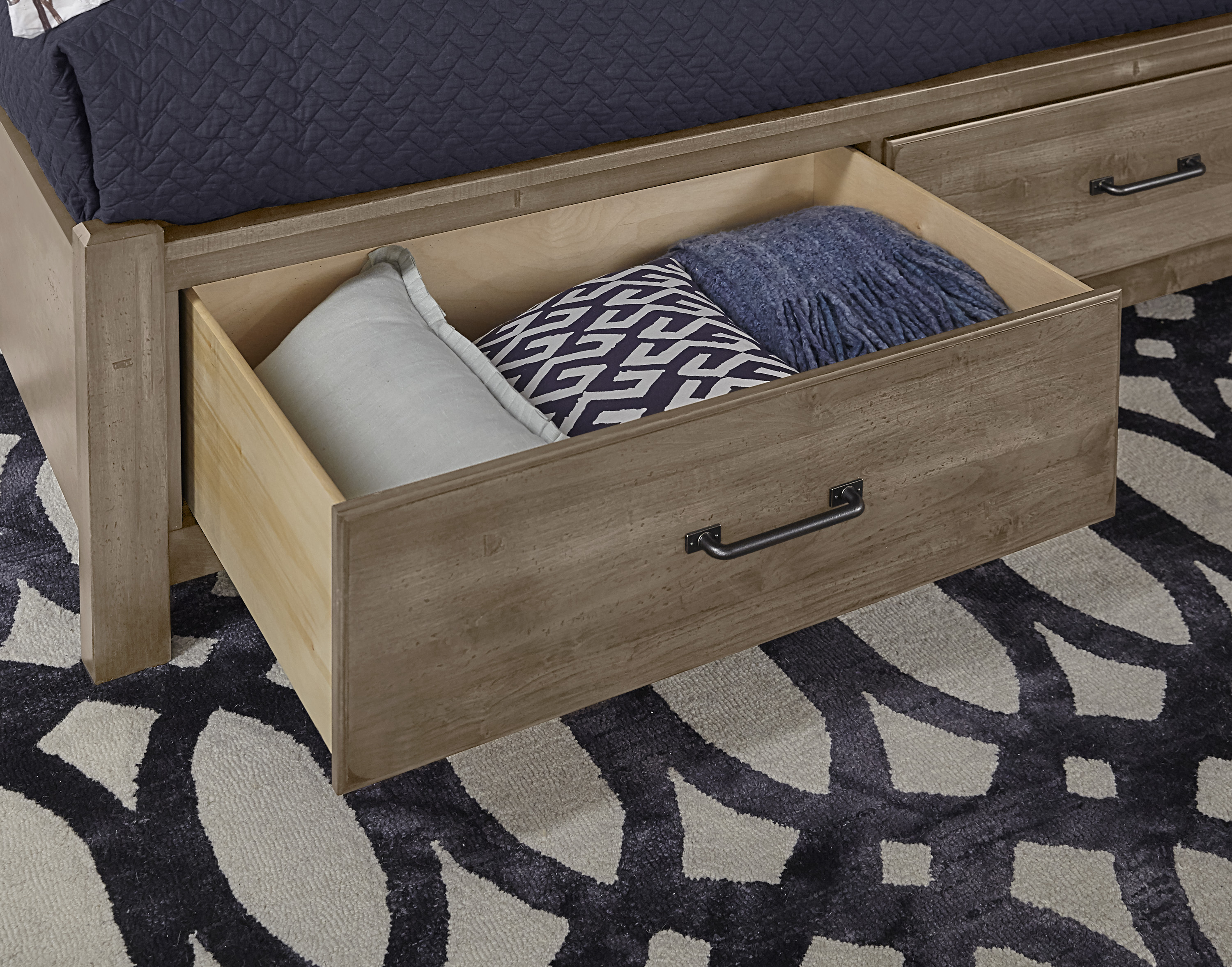 Model: 172-667-066B-502-666 | Artisan & Post by Vaughan-Bassett King X Bed With Footboard Storage