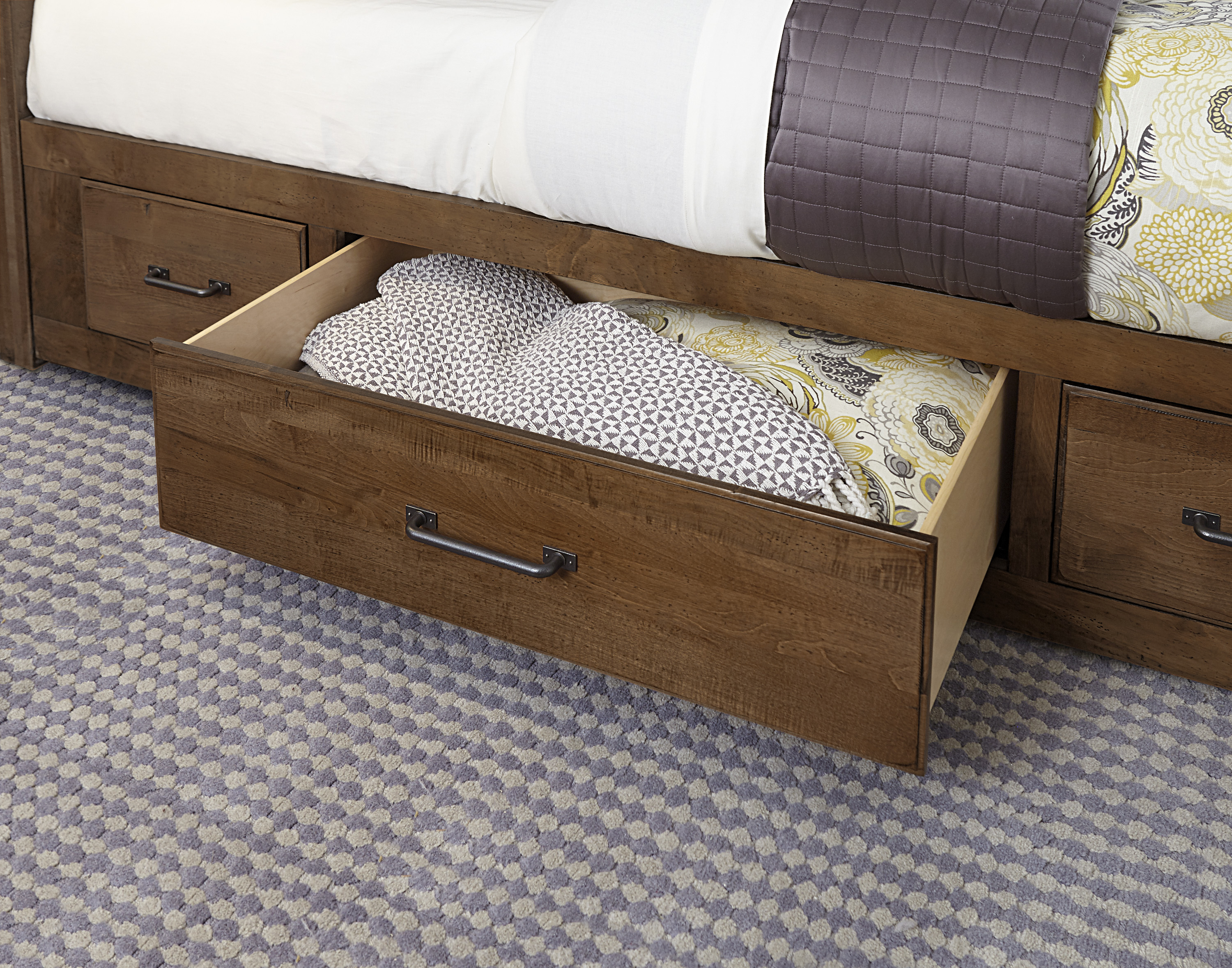 Model: 174-667-066B-602 | Artisan & Post by Vaughan-Bassett Cal King X Bed With Footboard Storage