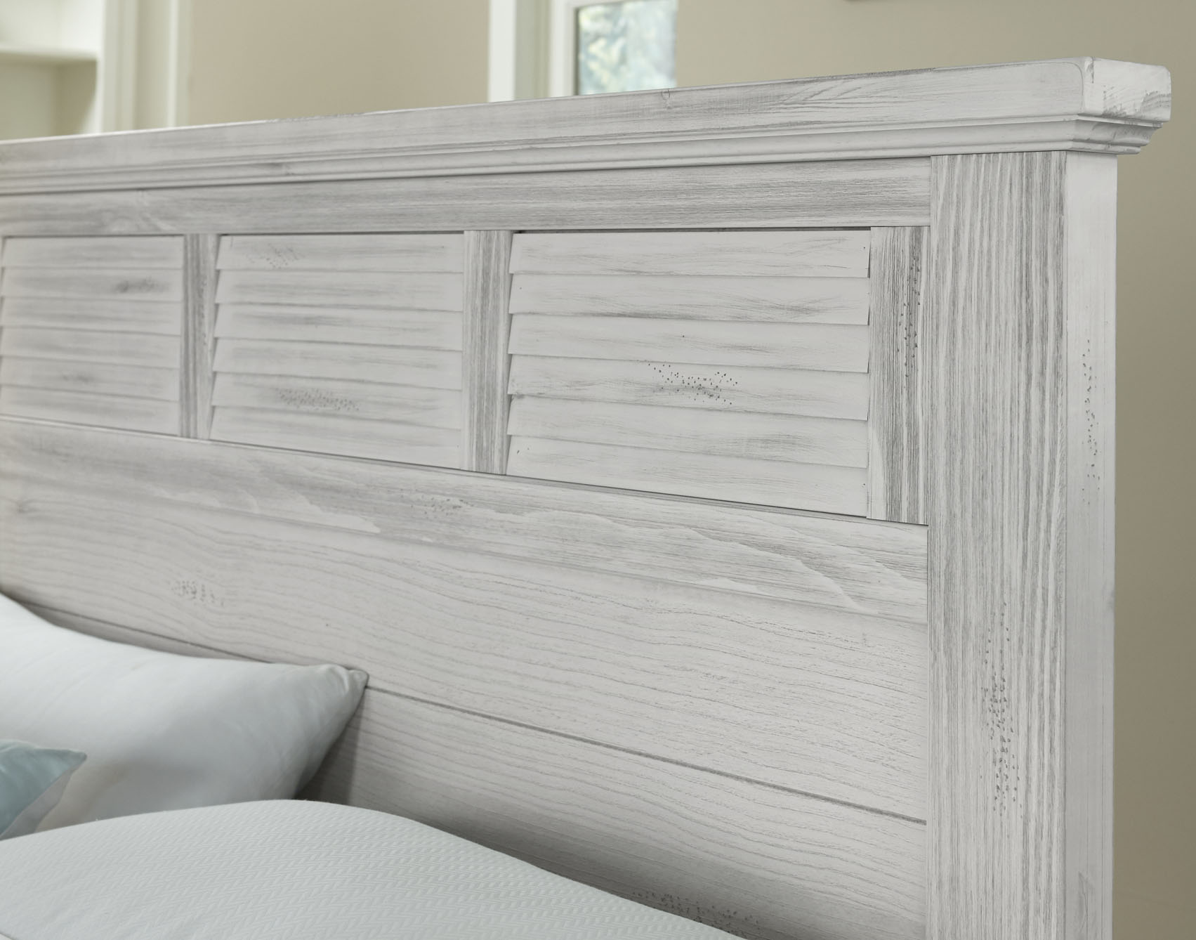 Model: 694-559 | Vaughan-Bassett Louver Hdbd 5/0