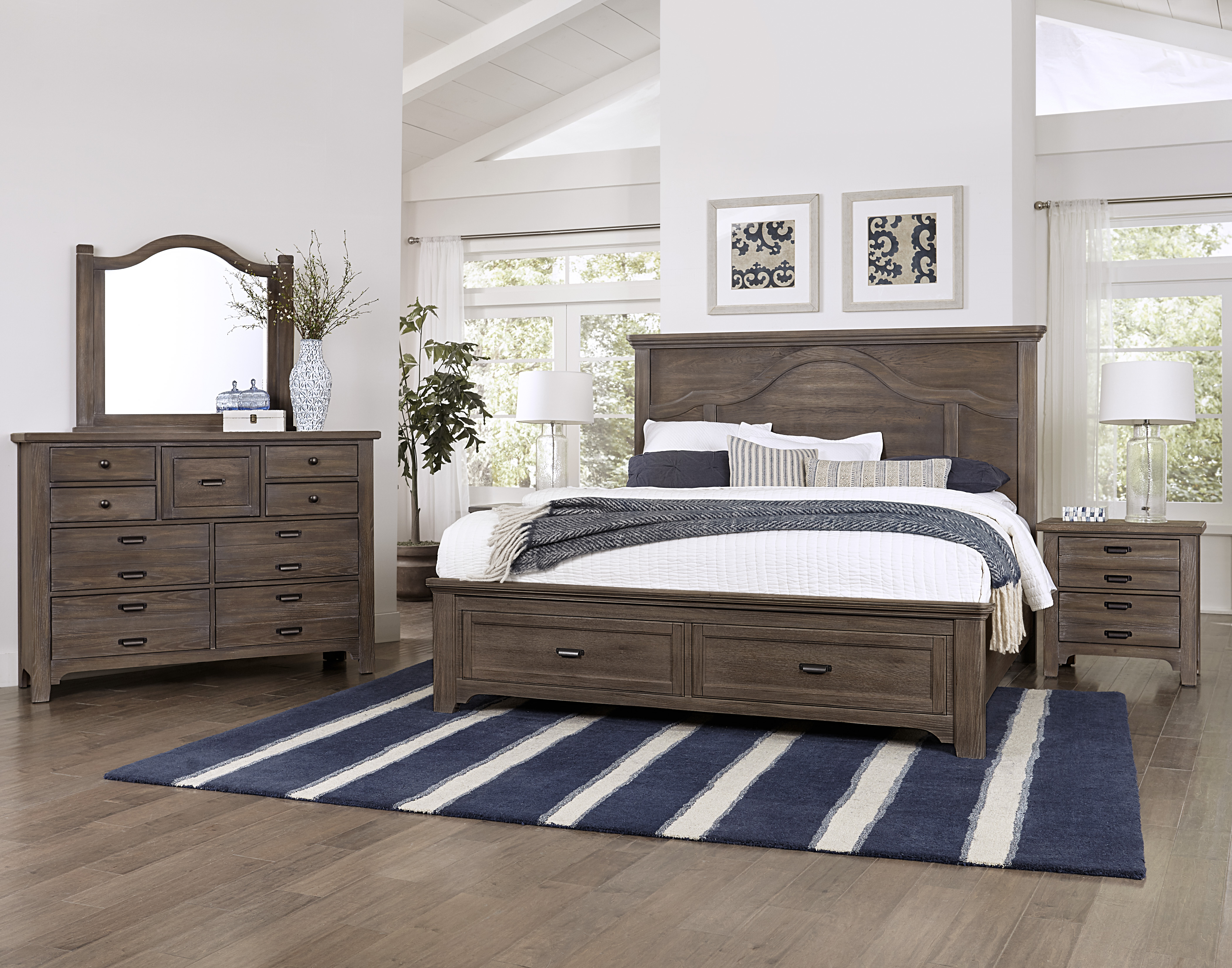 Model: 740-559 | Vaughan-Bassett Mantel Hdbd 5/0