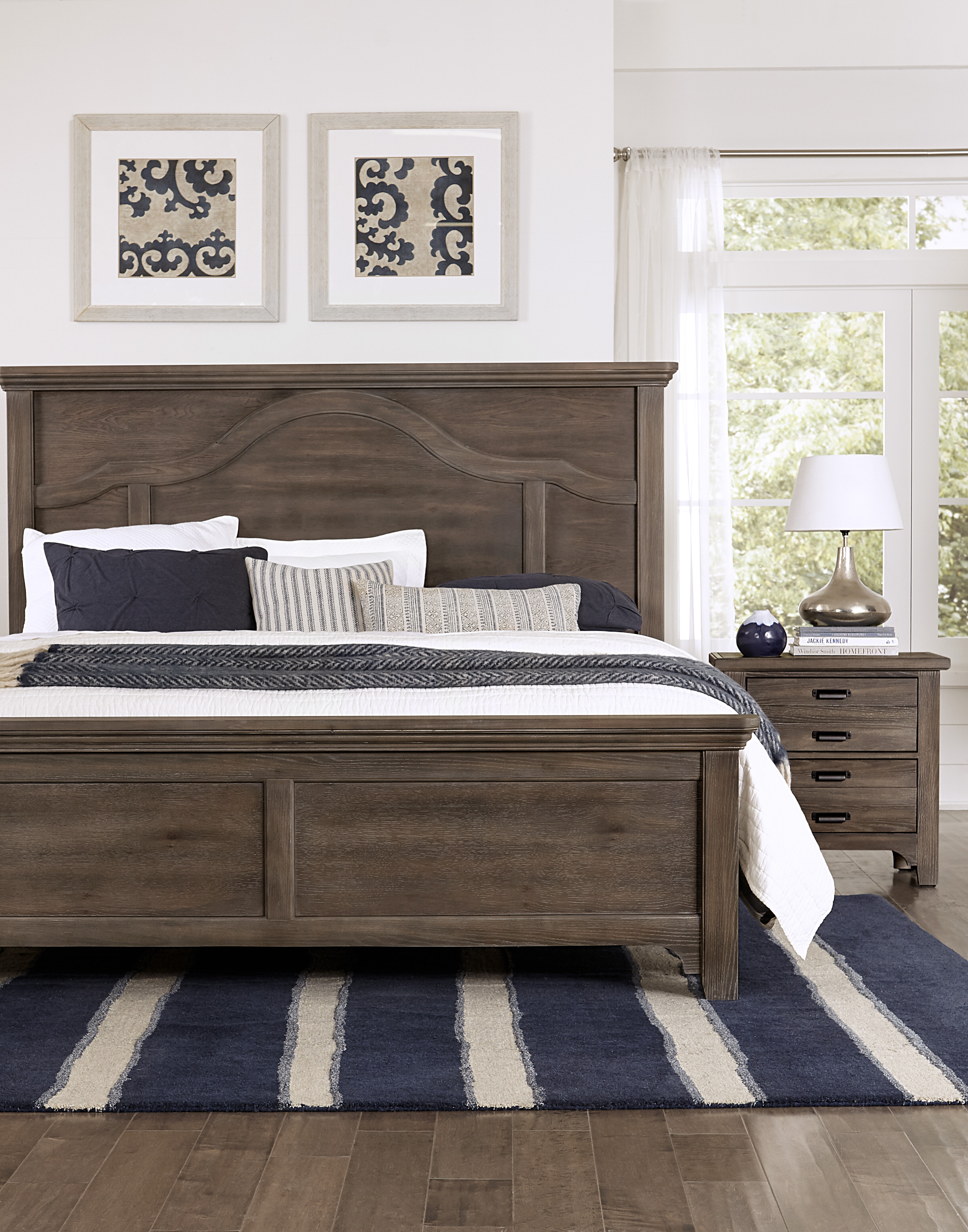 Model: 740-669 | Vaughan-Bassett Mantel Hdbd 6/6