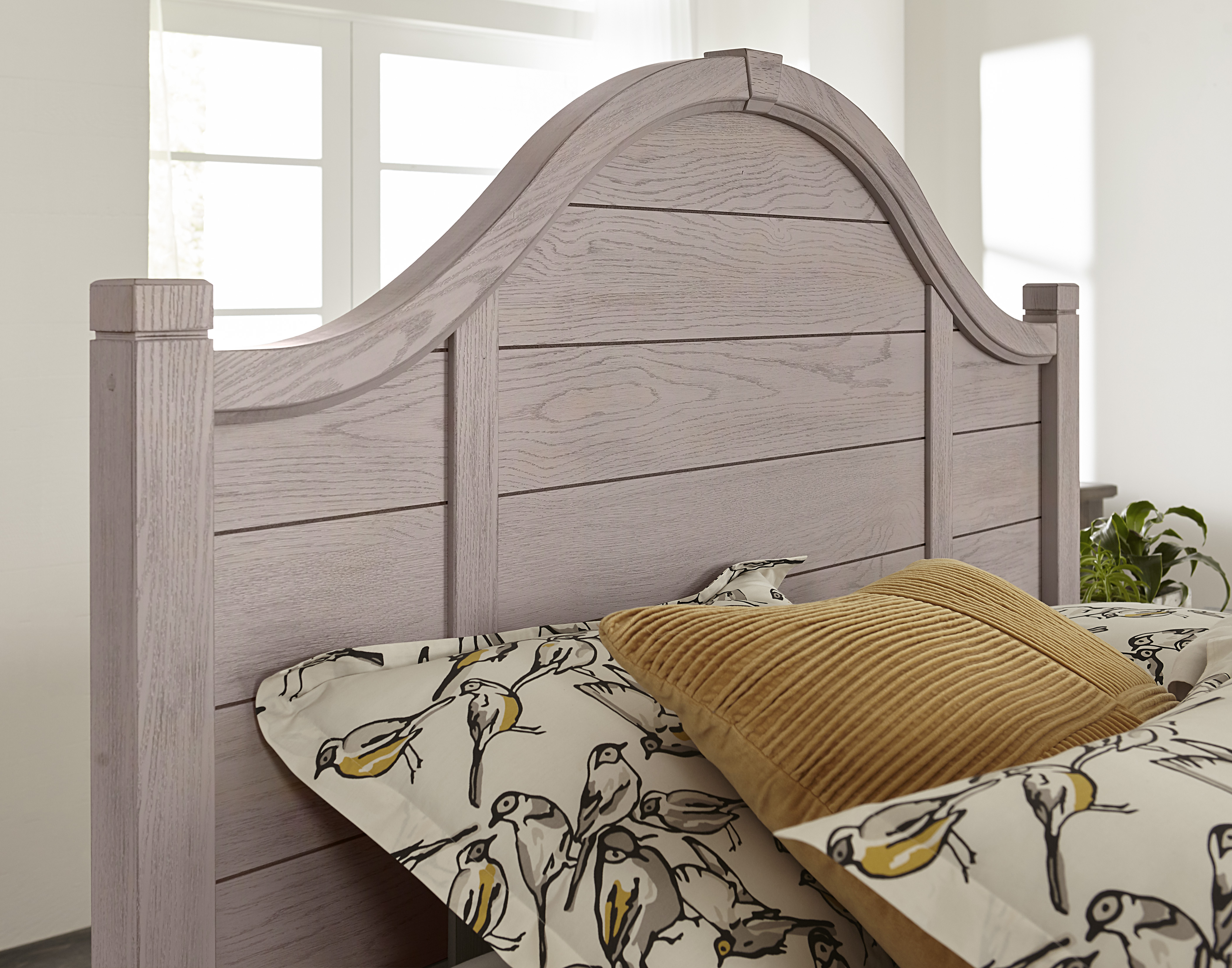 Model: 741-552 | Vaughan-Bassett Arch Hdbd 4/6