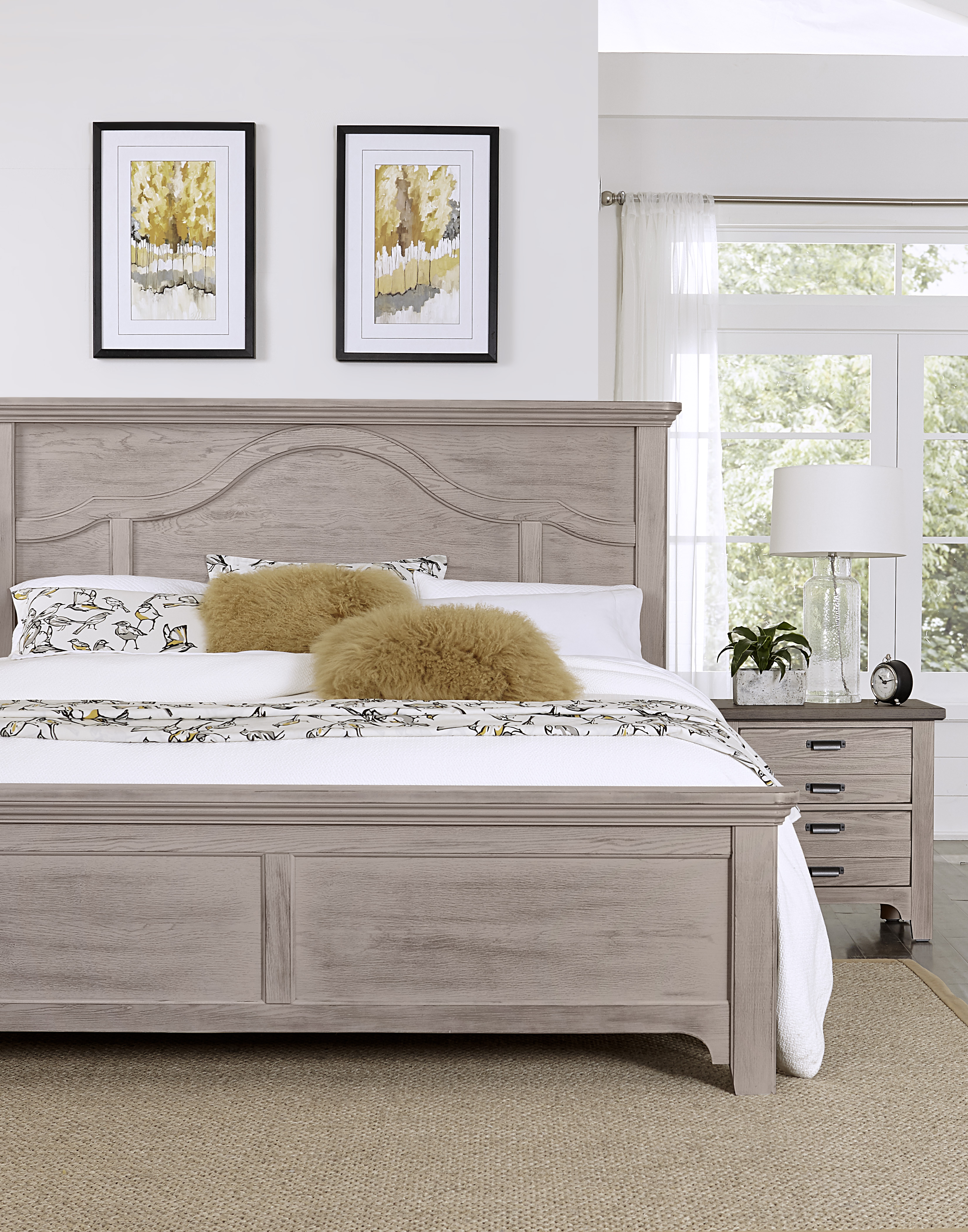 Model: 741-559-955-922 | Vaughan-Bassett Queen Mantel Bed