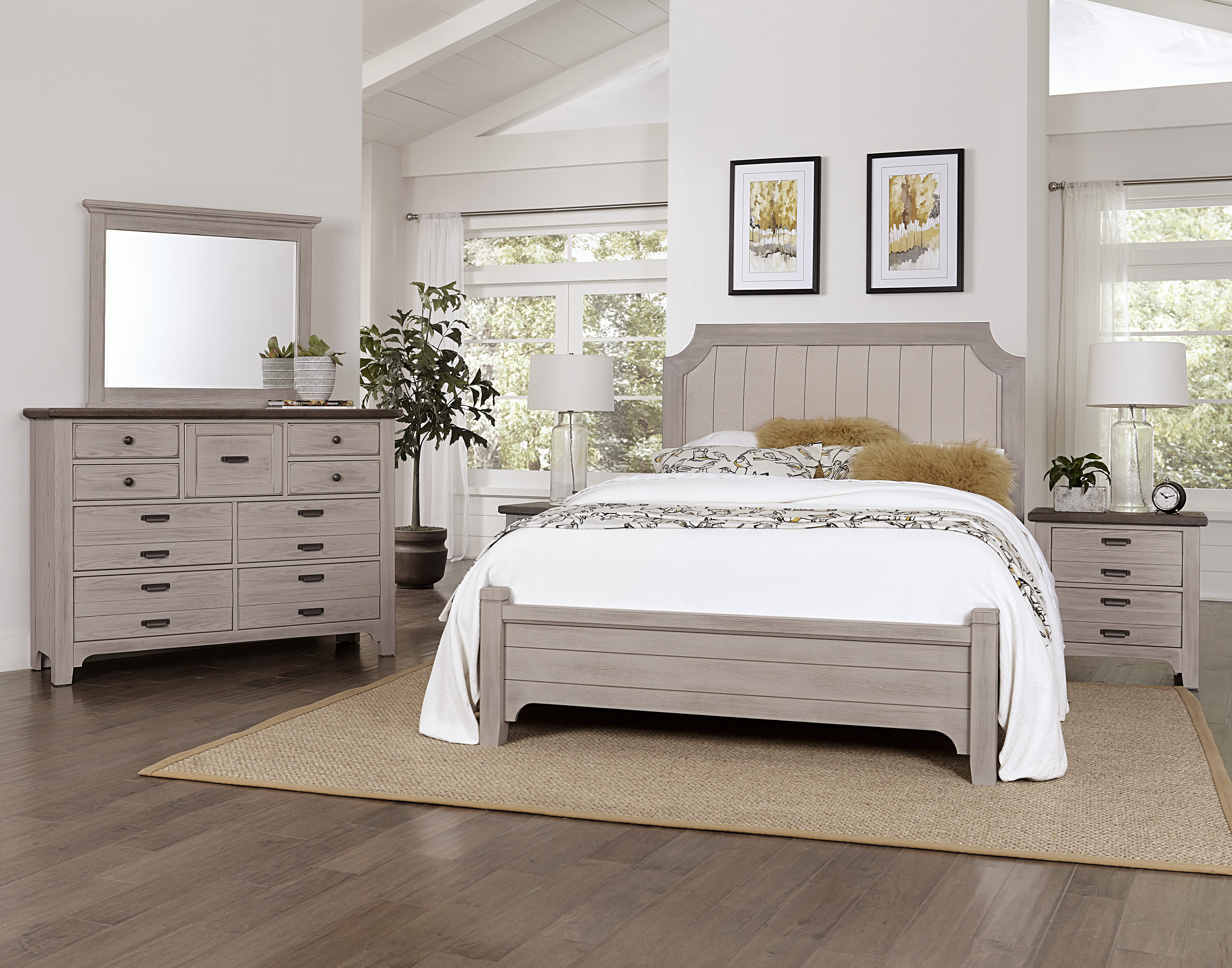 Model: 741-661-866-922-MS1 | Vaughan-Bassett King Upholstered Bed