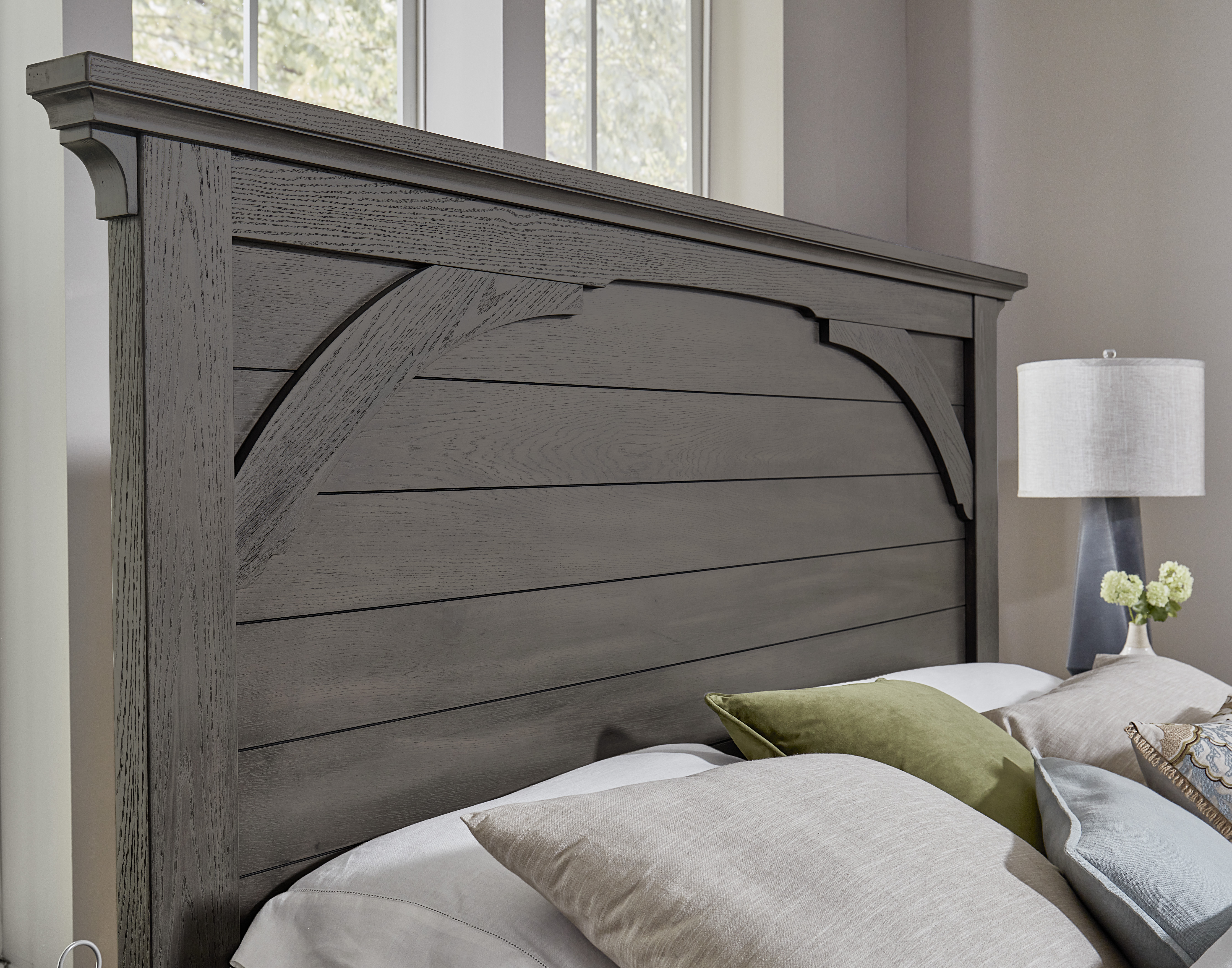 Model: 772-559 | Vaughan-Bassett Mansion Hdbd 5/0
