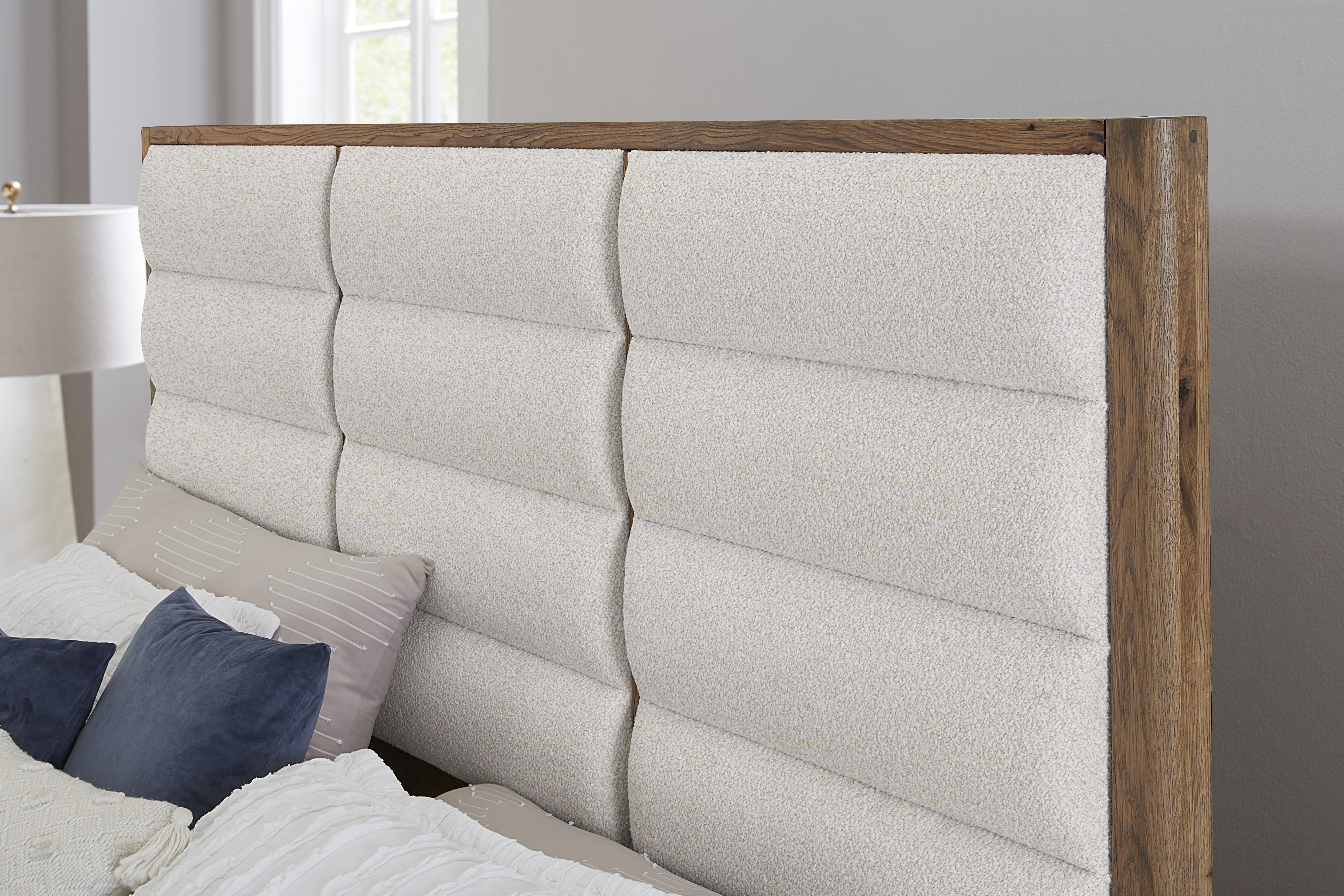 Vaughan-Bassett Erin'S Uph Hdbd 6/6 - Oatmeal