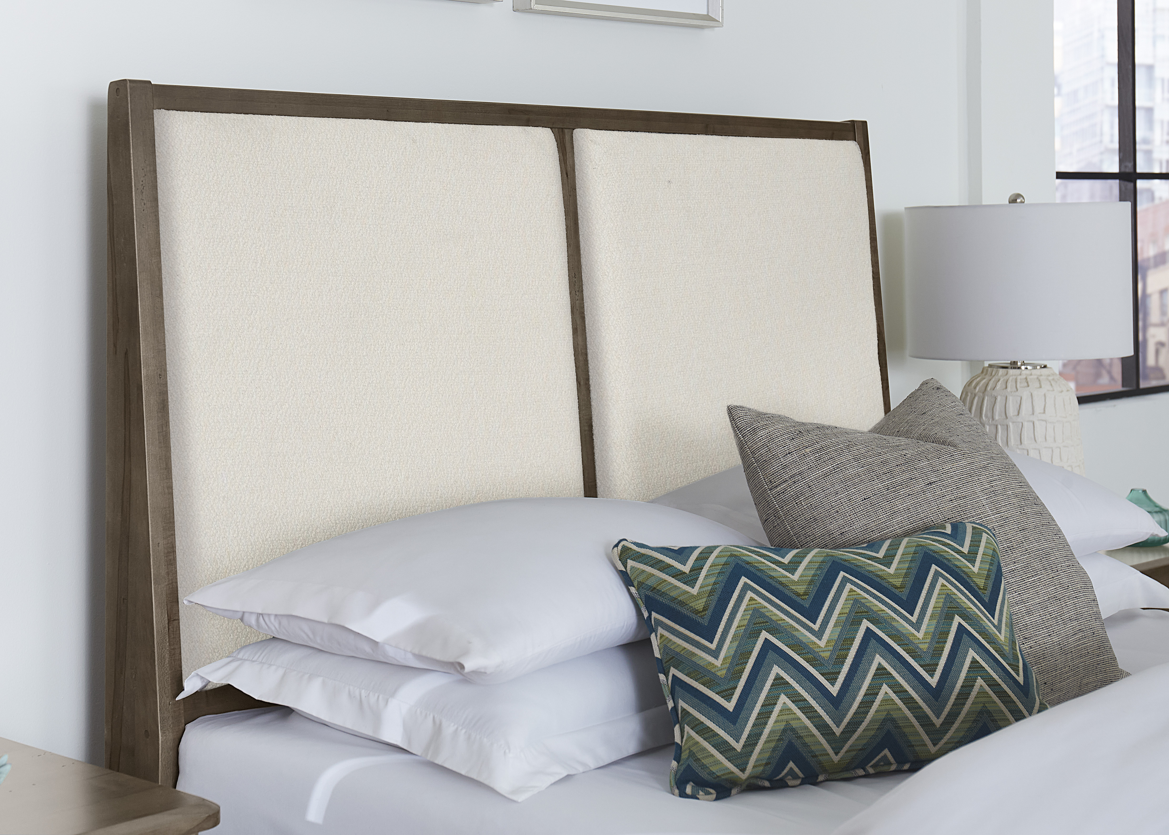 Model: 820-661 | Vaughan-Bassett Upholstered Hdbd 6/6
