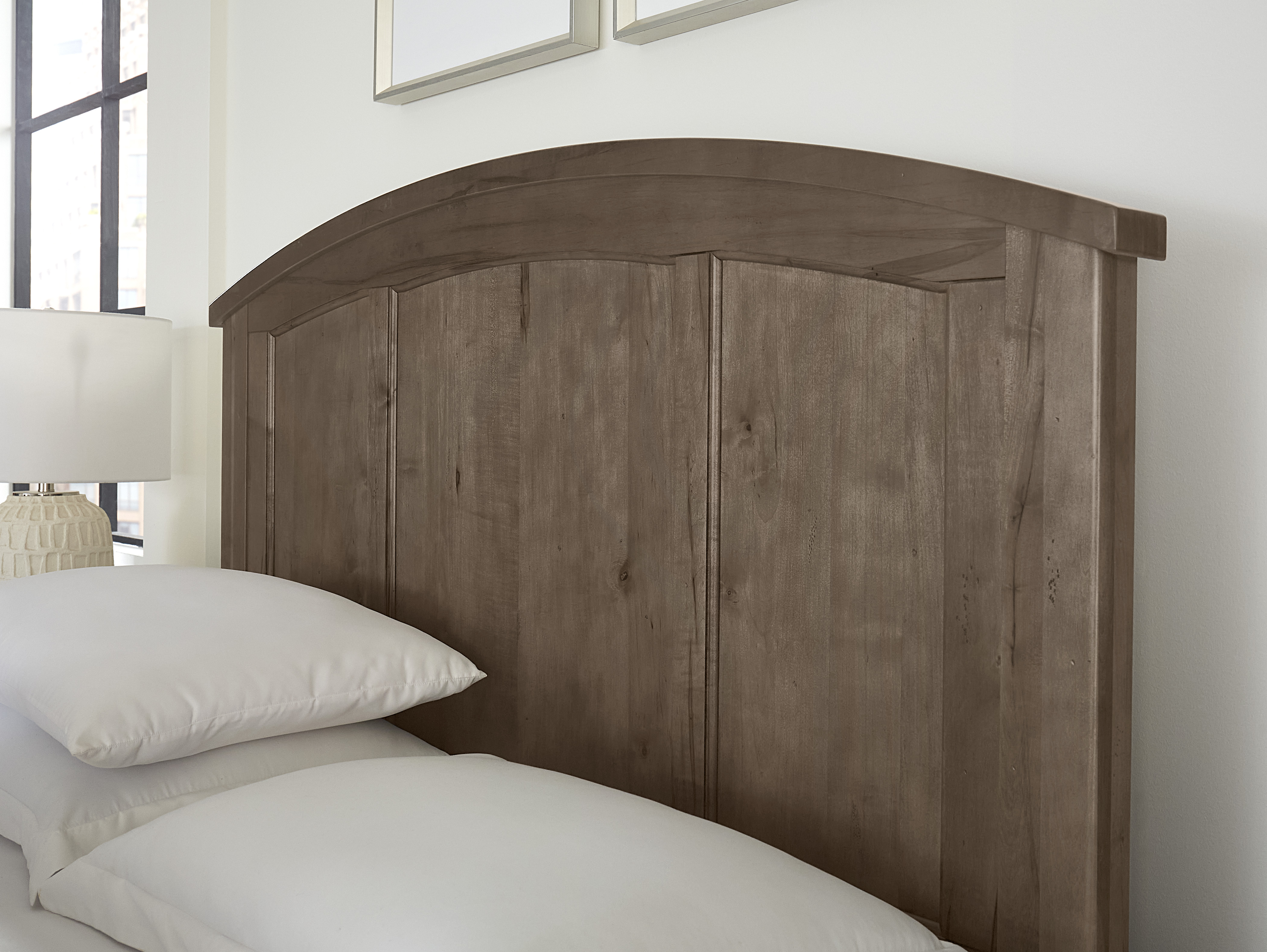 Model: 820-667-066B-502-666 | Vaughan-Bassett King Arch Bed With Storage Footboard