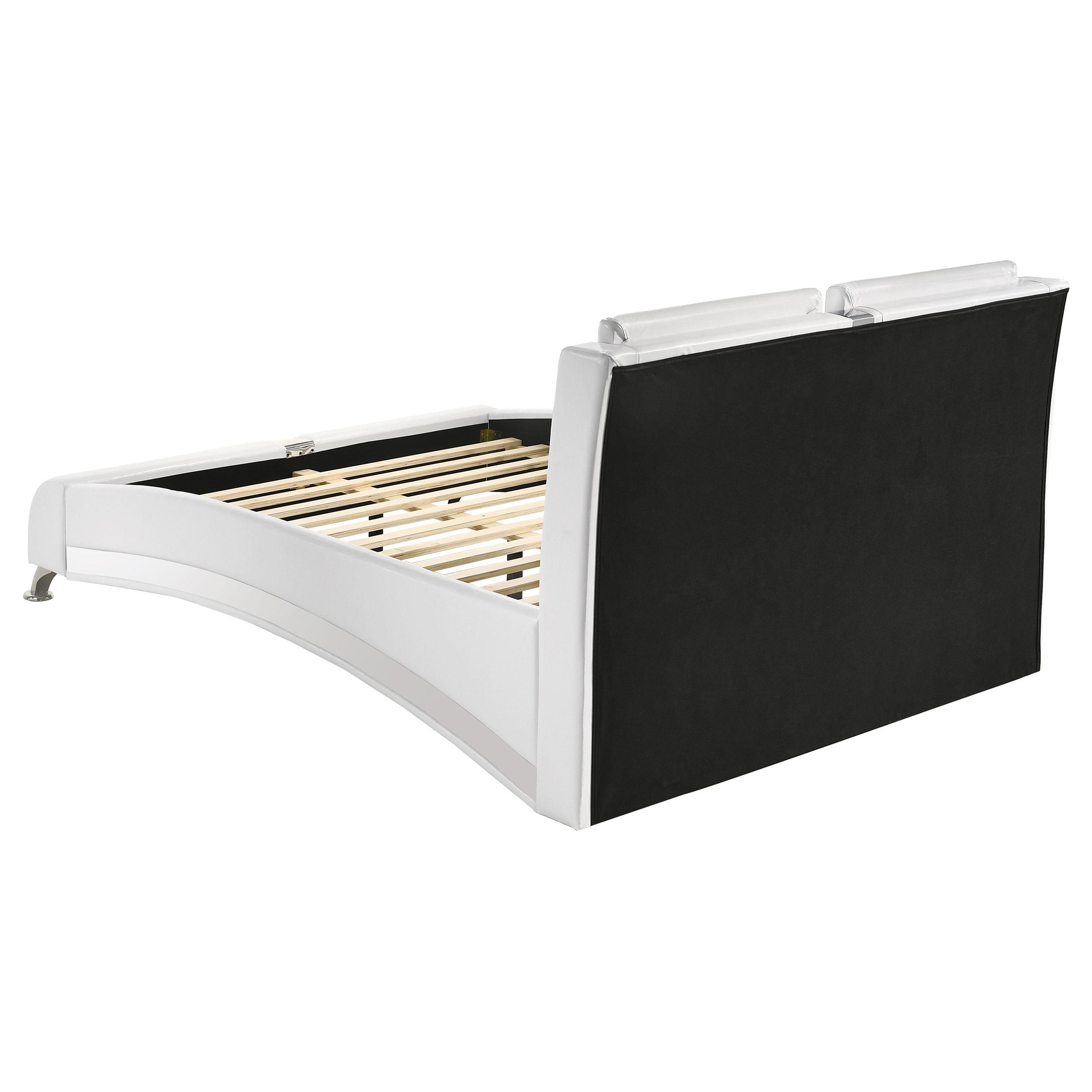 Model: 300345Q | Coaster Jeremaine Upholstered Queen Sleigh Bed White