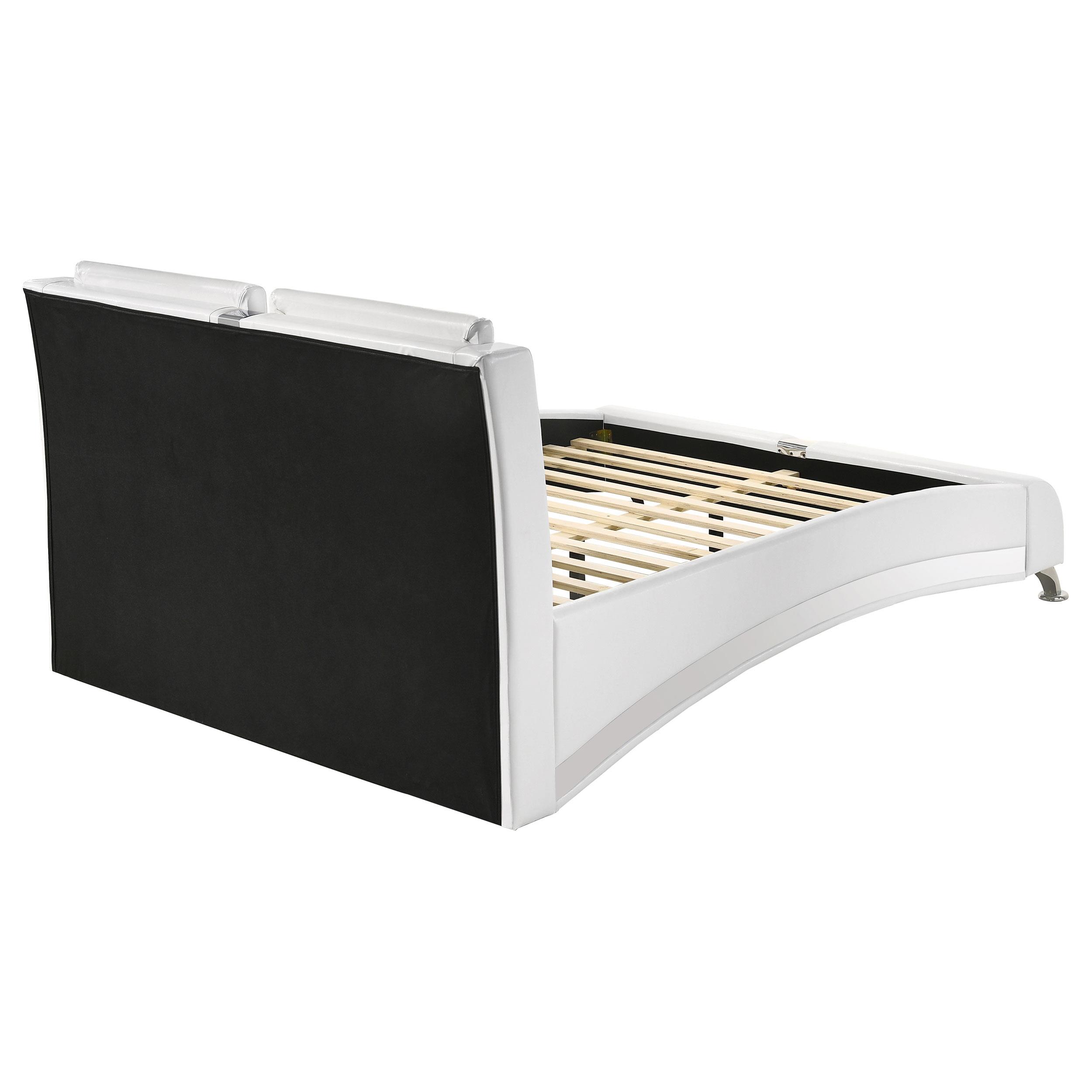 Model: 300345Q | Coaster Jeremaine Upholstered Queen Sleigh Bed White