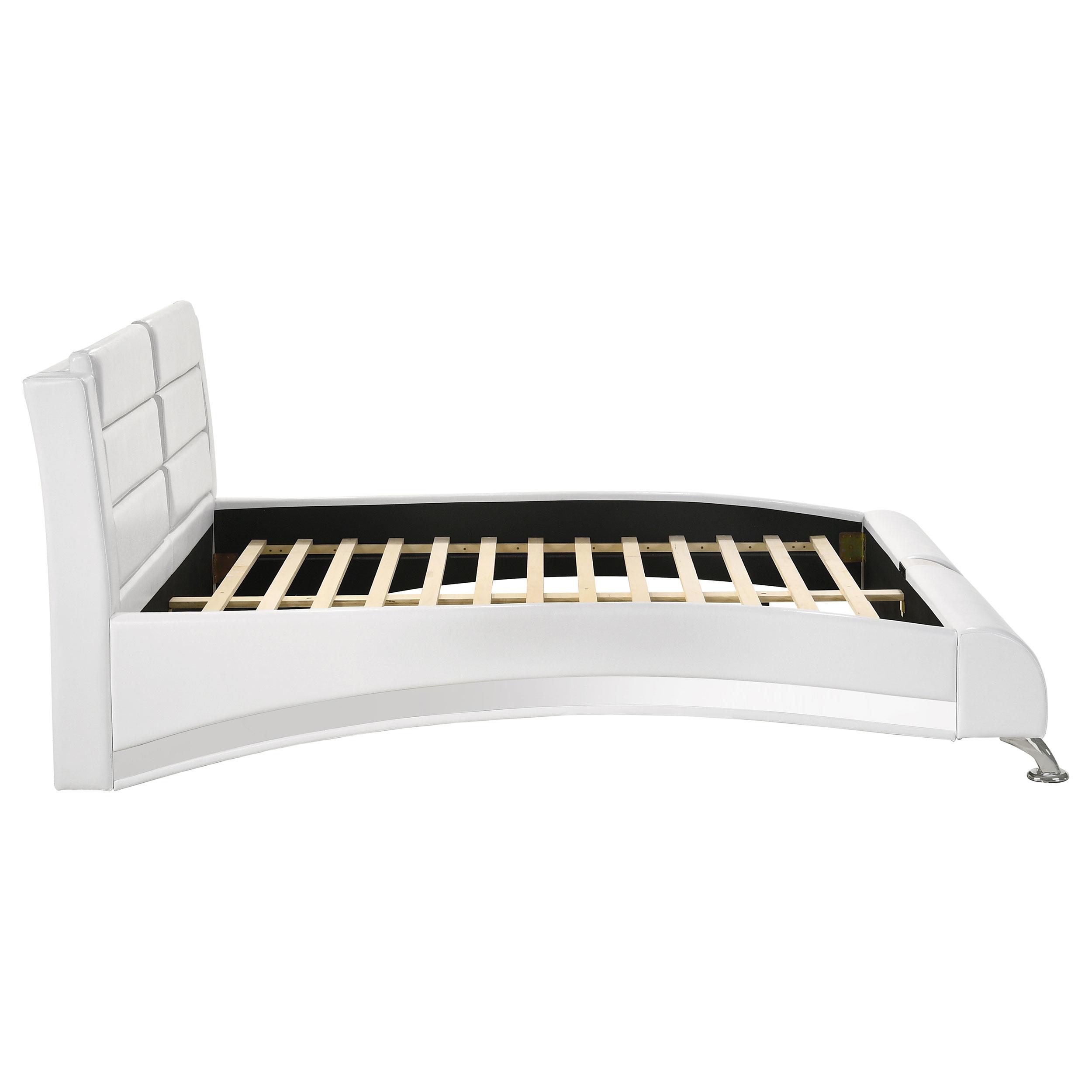 Model: 300345Q | Coaster Jeremaine Upholstered Queen Sleigh Bed White