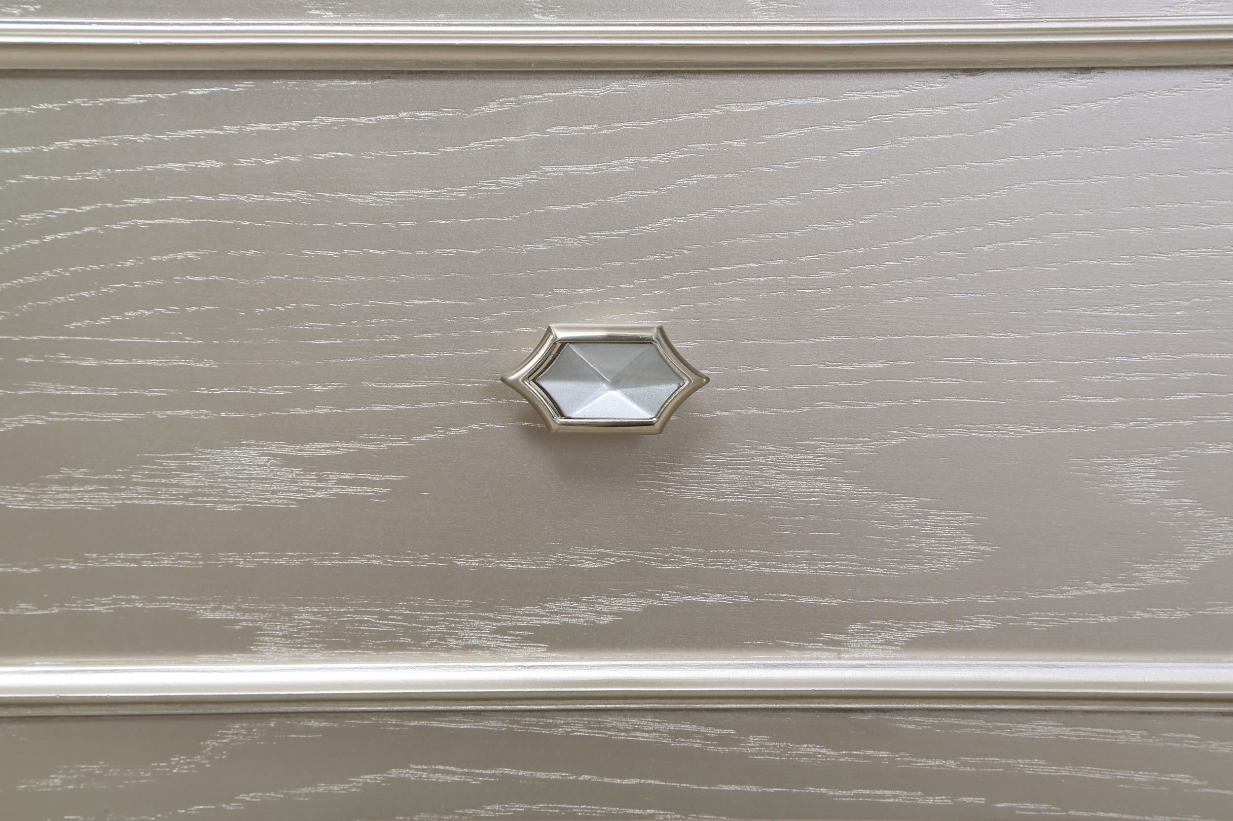 Model: 223397 | Coaster Evangeline 4-drawer Vanity Desk Makeup Table Silver Oak