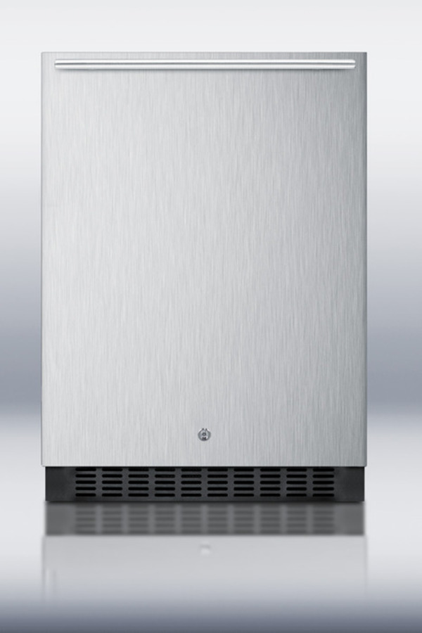 Model: SPR626OSCSSHH | Summit Indoor/outdoor beverage center for built-in use, with lock, digital thermostat, complete stainless steel exterior, and horizontal handle
