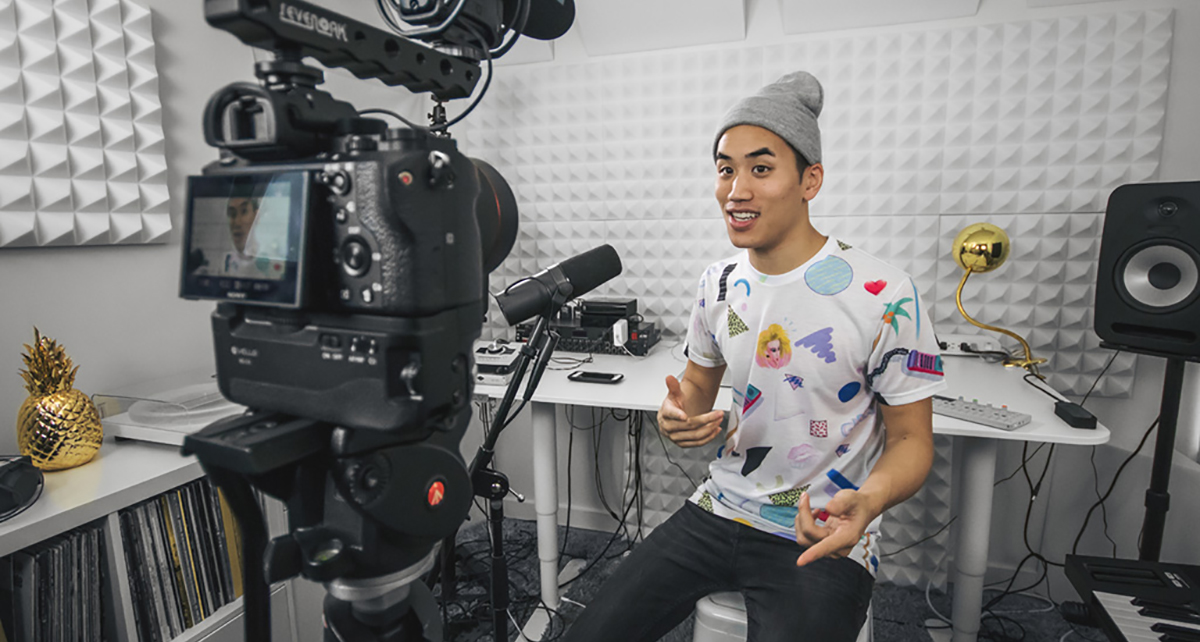 Andrew Huang checks out Reason 11