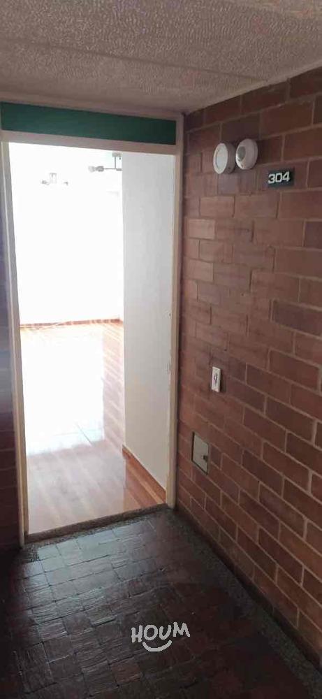 Apartamento de 3 alcobas en venta en San Bernardo, Bogotá, 51 m² · foto 2 de 24