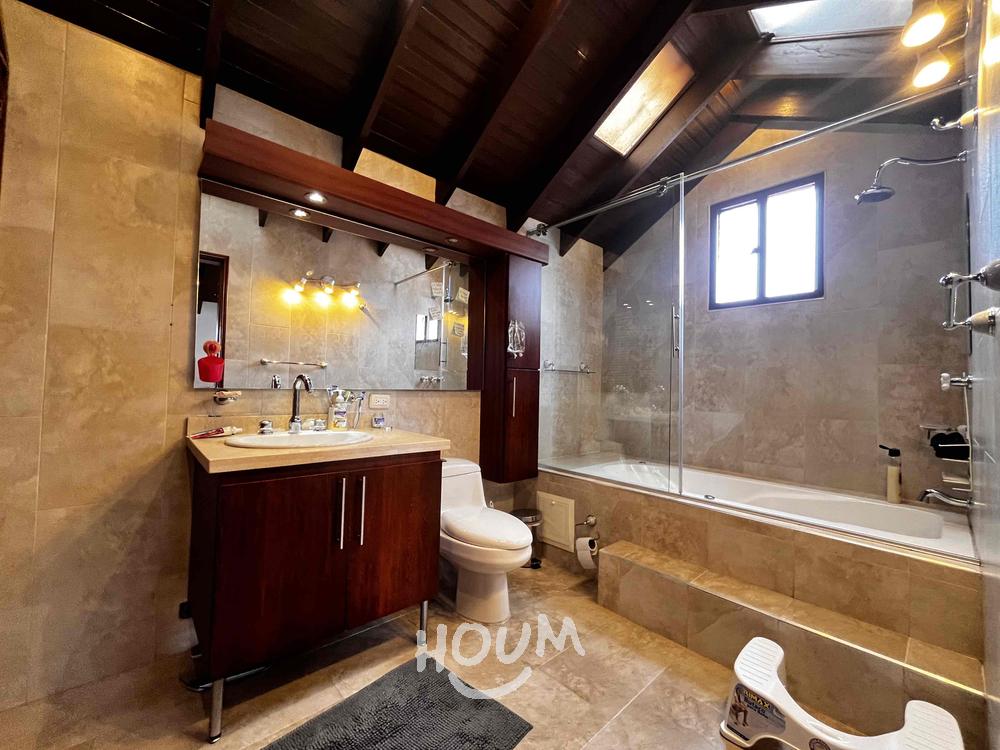 Casa de 4 alcobas en venta en San Jose De Bavaria, Bogotá, 243 m² · foto 24 de 24
