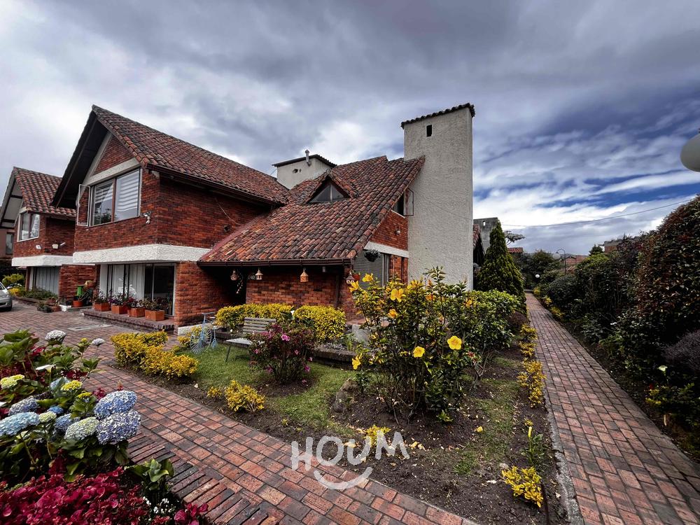 Casa de 4 alcobas en venta en San Jose De Bavaria, Bogotá, 243 m² · foto 2 de 24