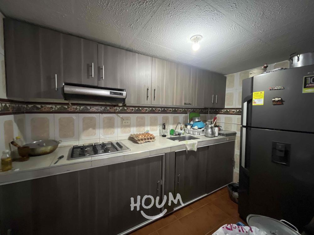 Casa de 9 alcobas en venta en Zona 8, Bogotá, 281 m² · foto 16 de 24