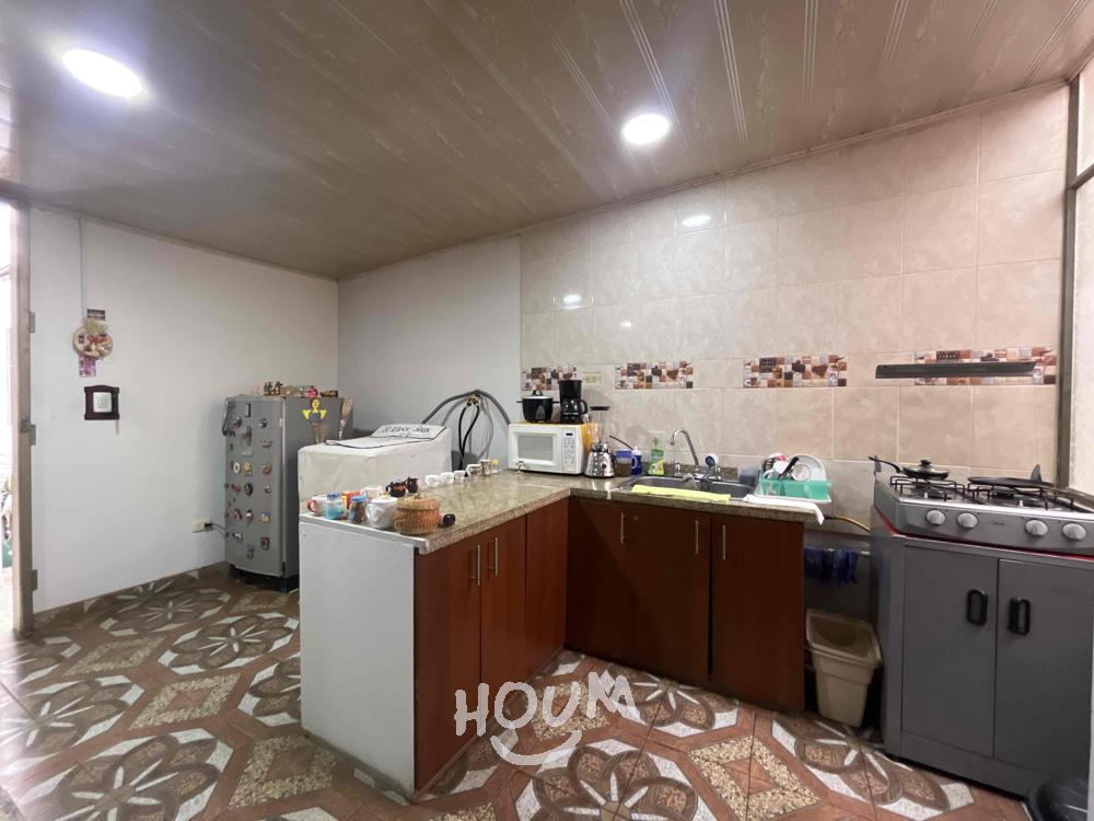 Casa de 9 alcobas en venta en Zona 8, Bogotá, 281 m² · foto 22 de 24