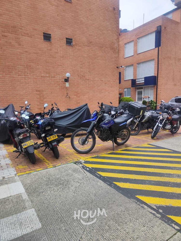 Casa de 3 alcobas en venta en Almendros, Bogotá, 83 m² · foto 3 de 24