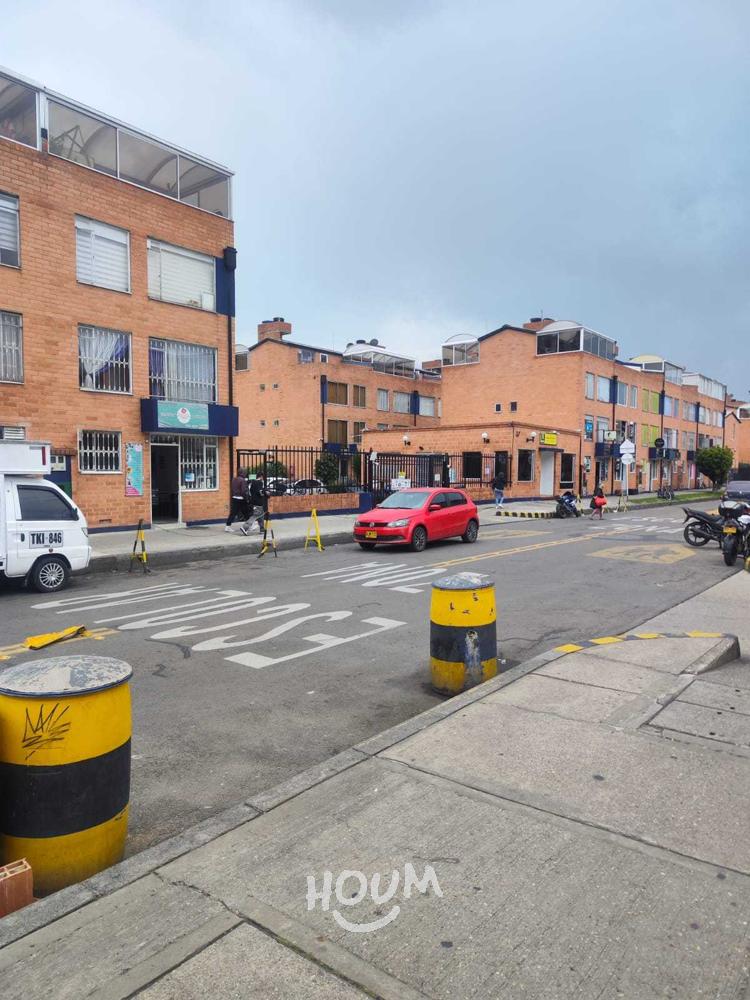 Casa de 3 alcobas en venta en Almendros, Bogotá, 83 m² · foto 4 de 24