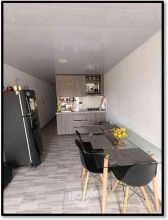 Casa de 5 alcobas en venta en Nueva Britalia, Bogotá, 327 m² · foto 3 de 5