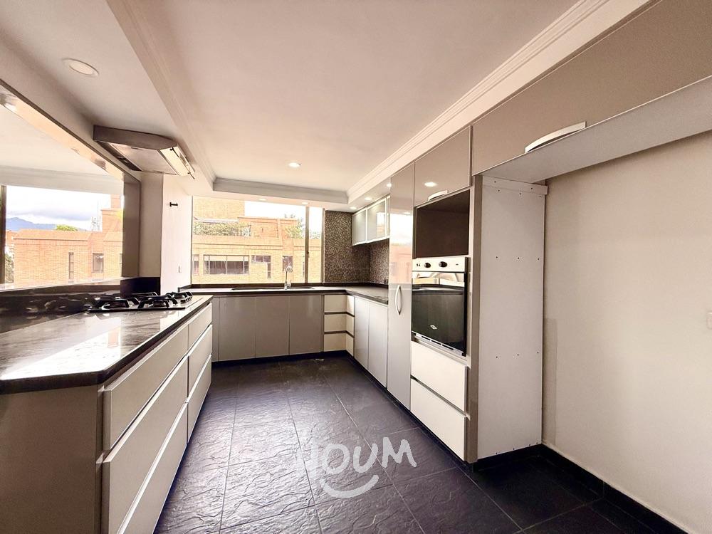 Apartamento de 4 alcobas en venta en La Calleja, Bogotá, 260 m² · foto 4 de 24