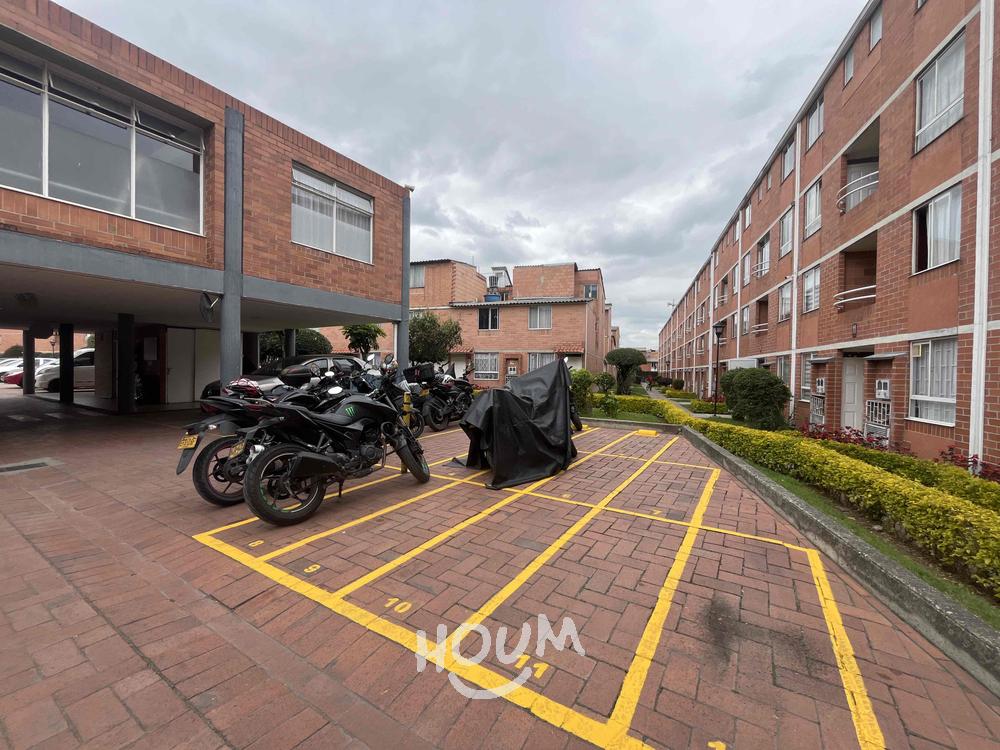 Casa en venta en Almendros Norte, Suba, Bogotá · foto 2 de 14