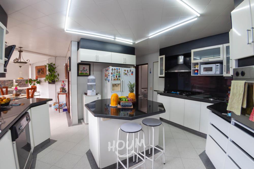Casa de 4 alcobas en venta en San Jose De Bavaria, Bogotá, 310 m² · foto 9 de 24