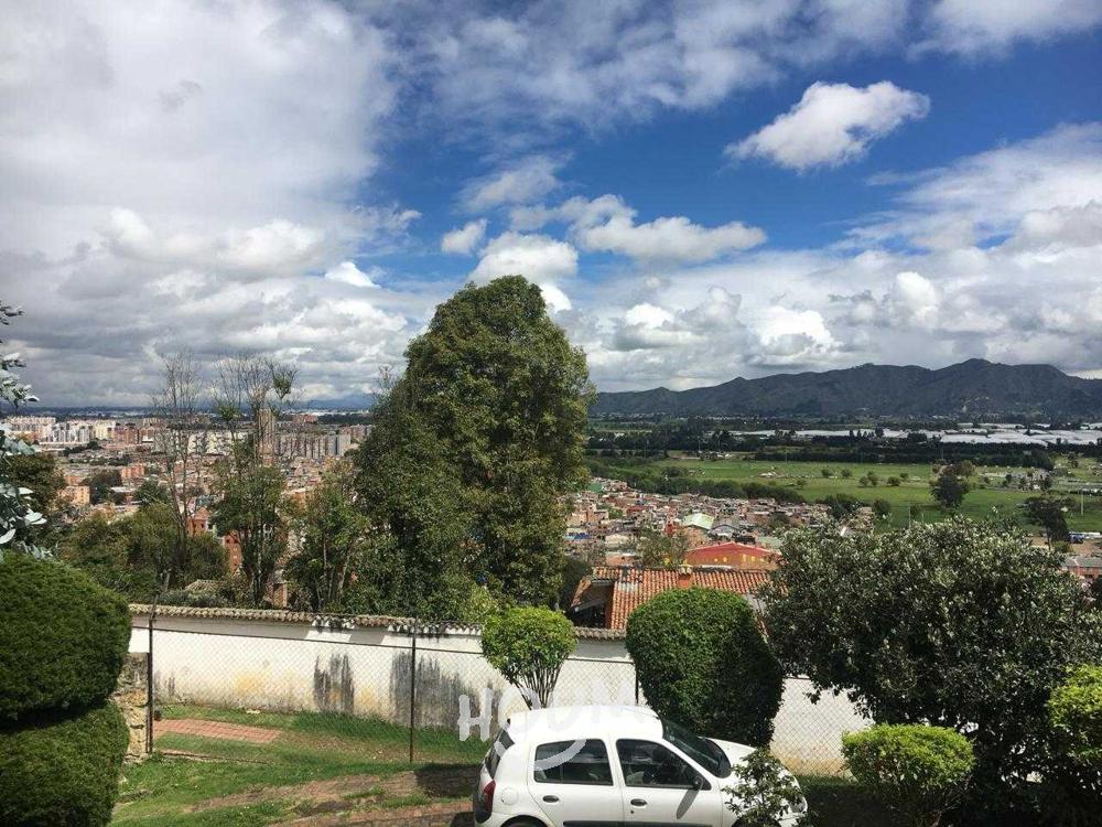 Casa de 4 alcobas en venta en El Salitre, Bogotá, 220 m² · foto 10 de 24