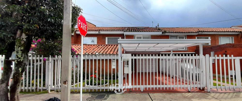 Casa de 4 alcobas en venta en Malibu, Bogotá, 301 m² · foto 2 de 24