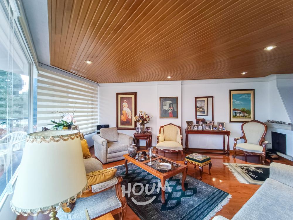 Apartamento de 3 alcobas en venta en Santa Barbara Central, Bogotá, 130 m² · foto 2 de 24