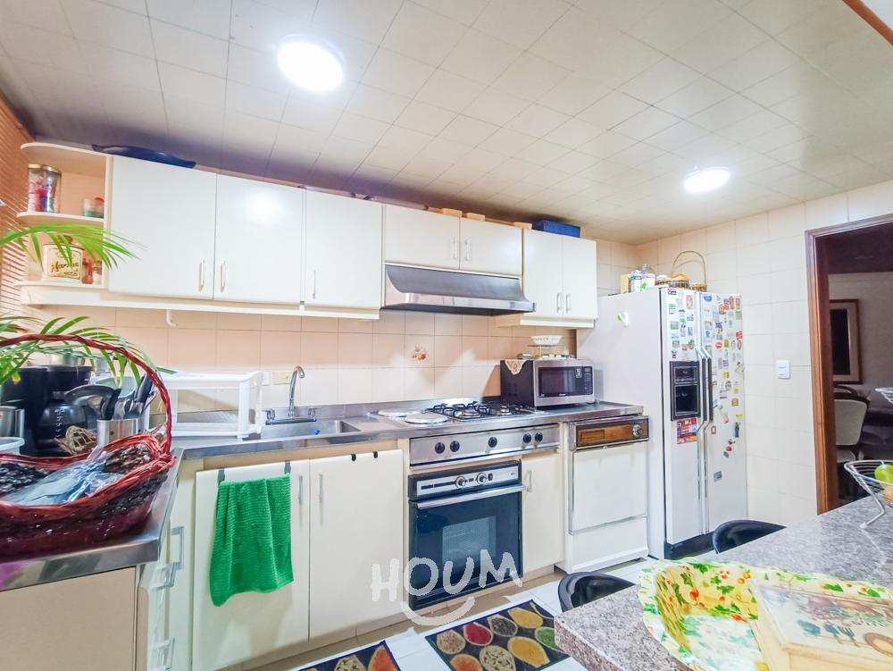 Apartamento de 3 alcobas en venta en Santa Barbara Central, Bogotá, 130 m² · foto 12 de 24
