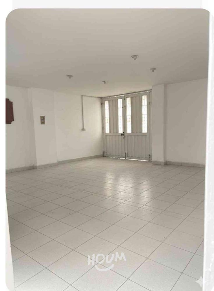 Casa de 3 alcobas en venta en La Clarita, Bogotá, 396 m² · foto 2 de 19