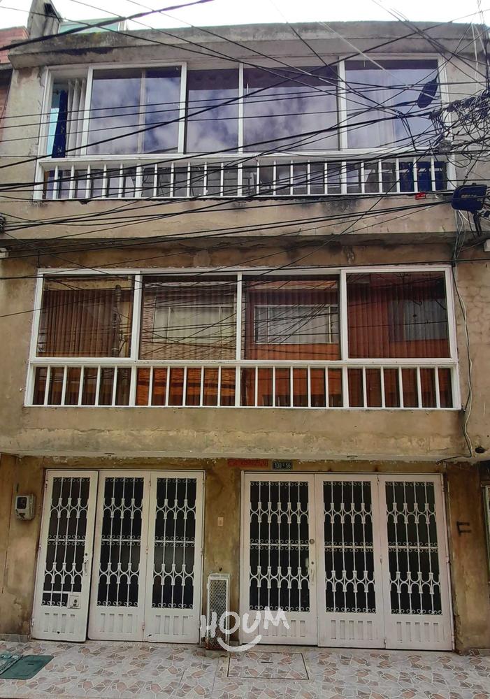 Casa de 6 alcobas en venta en El Lago, Bogotá, 78 m² · foto 2 de 24