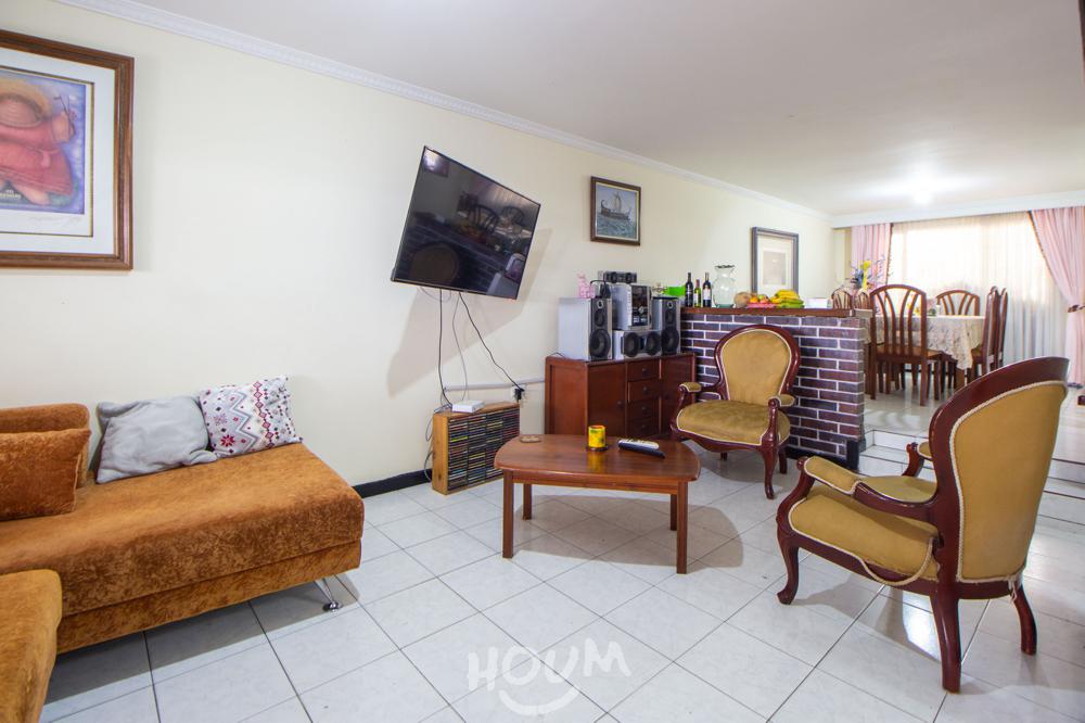 Casa de 5 alcobas en venta en Los Andes, Los Andes, Bogotá, 300 m² · foto 2 de 17