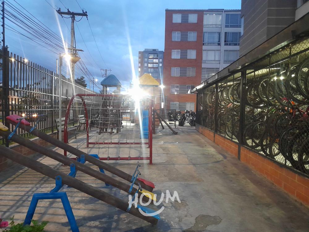Apartamento de 3 alcobas en venta en Santa Paz, Bogotá, 47 m² · foto 2 de 24